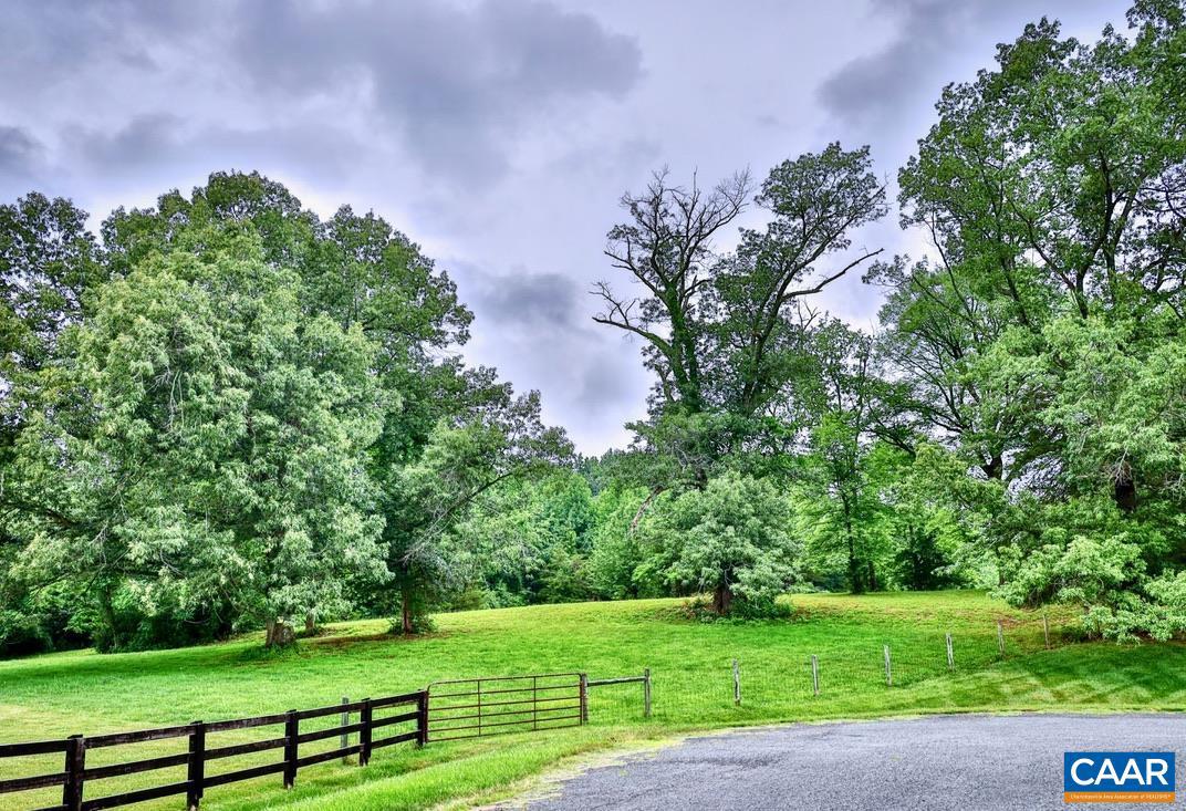 BECKONING RIDGE - Land