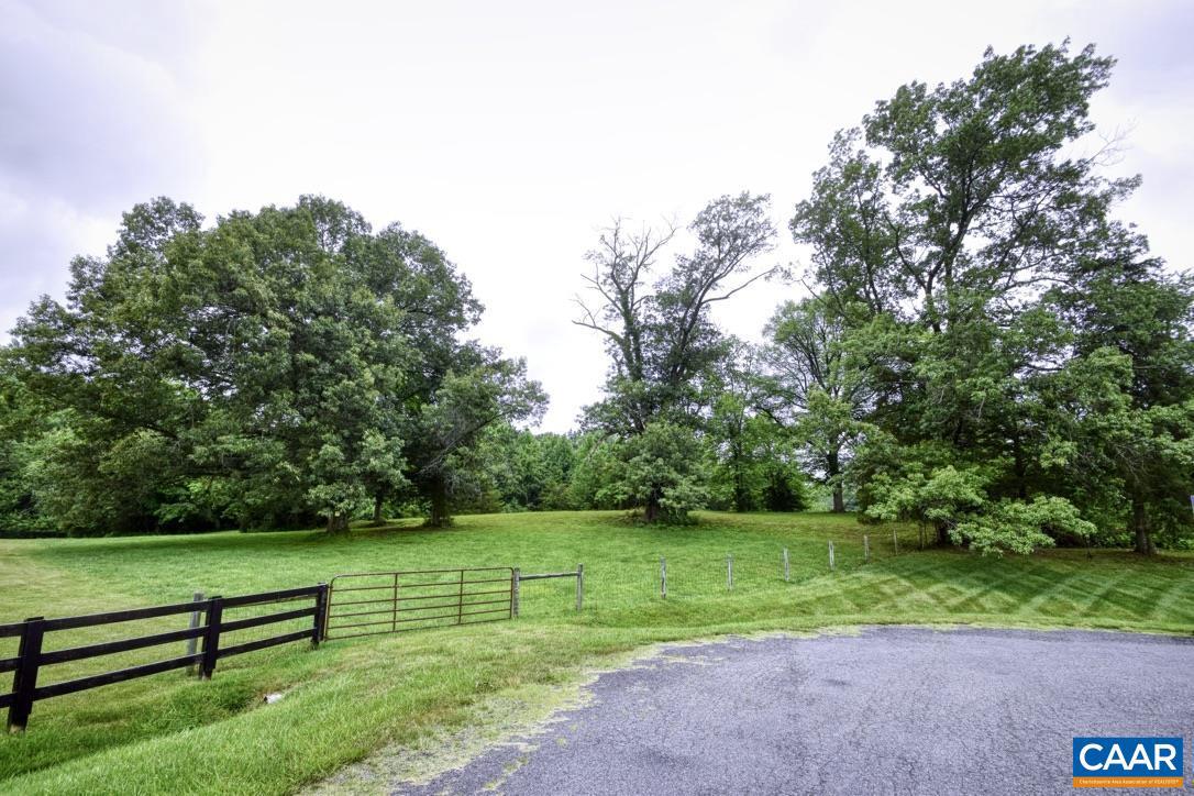 BECKONING RIDGE - Land