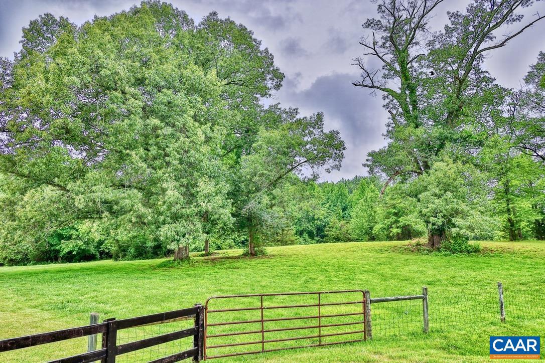 BECKONING RIDGE - Land