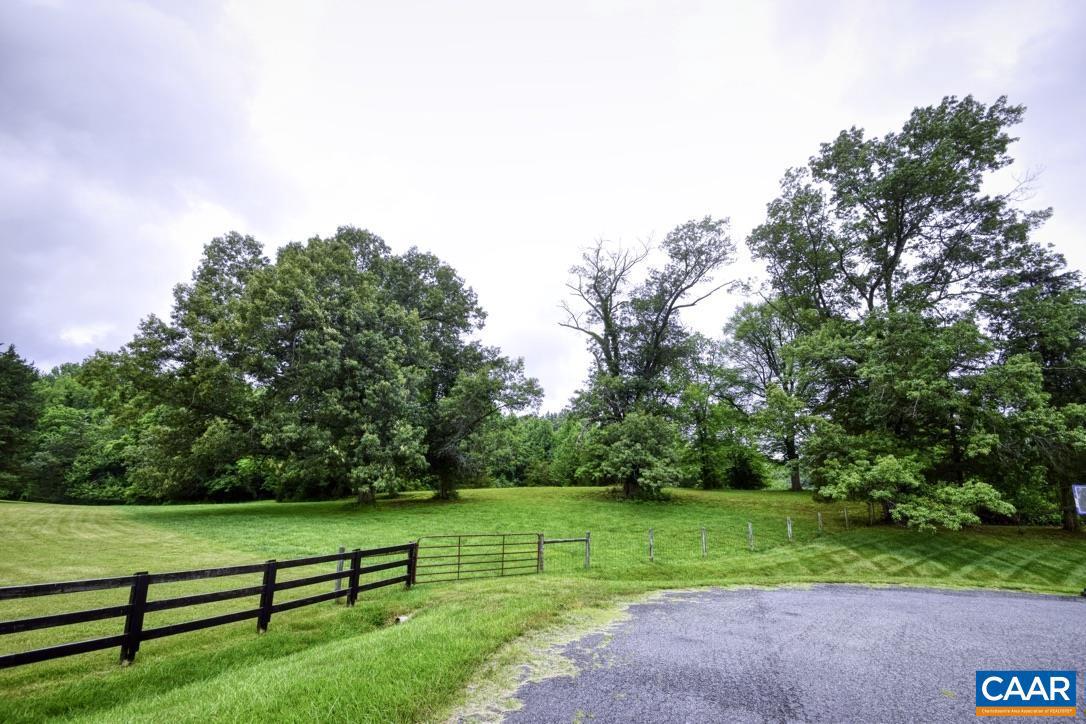 BECKONING RIDGE - Land