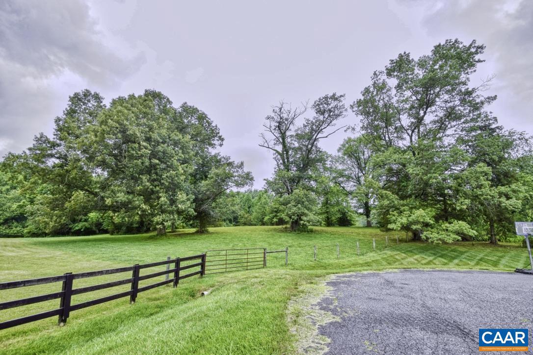 BECKONING RIDGE - Land