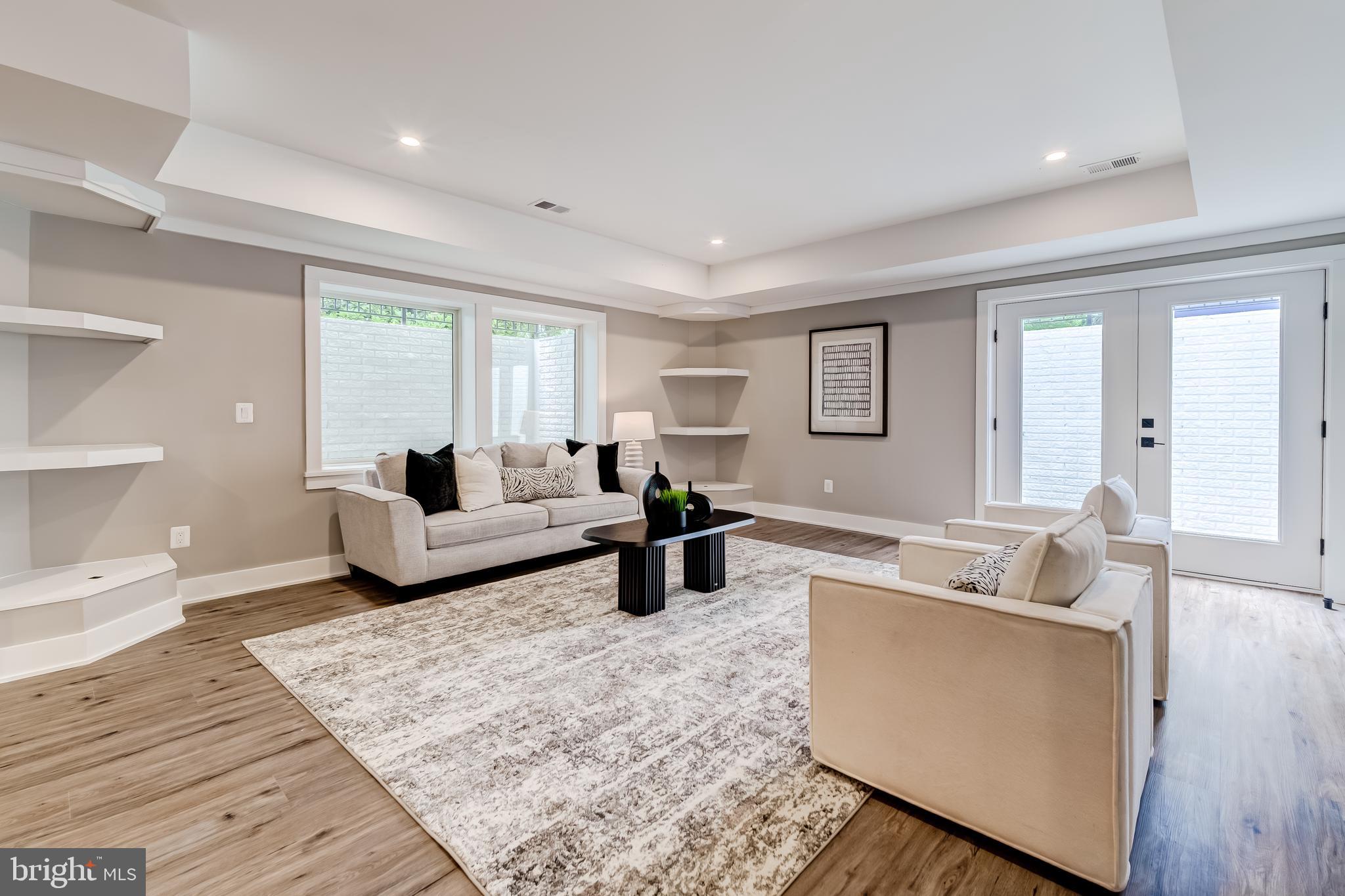 VIENNA WOODS - Residential