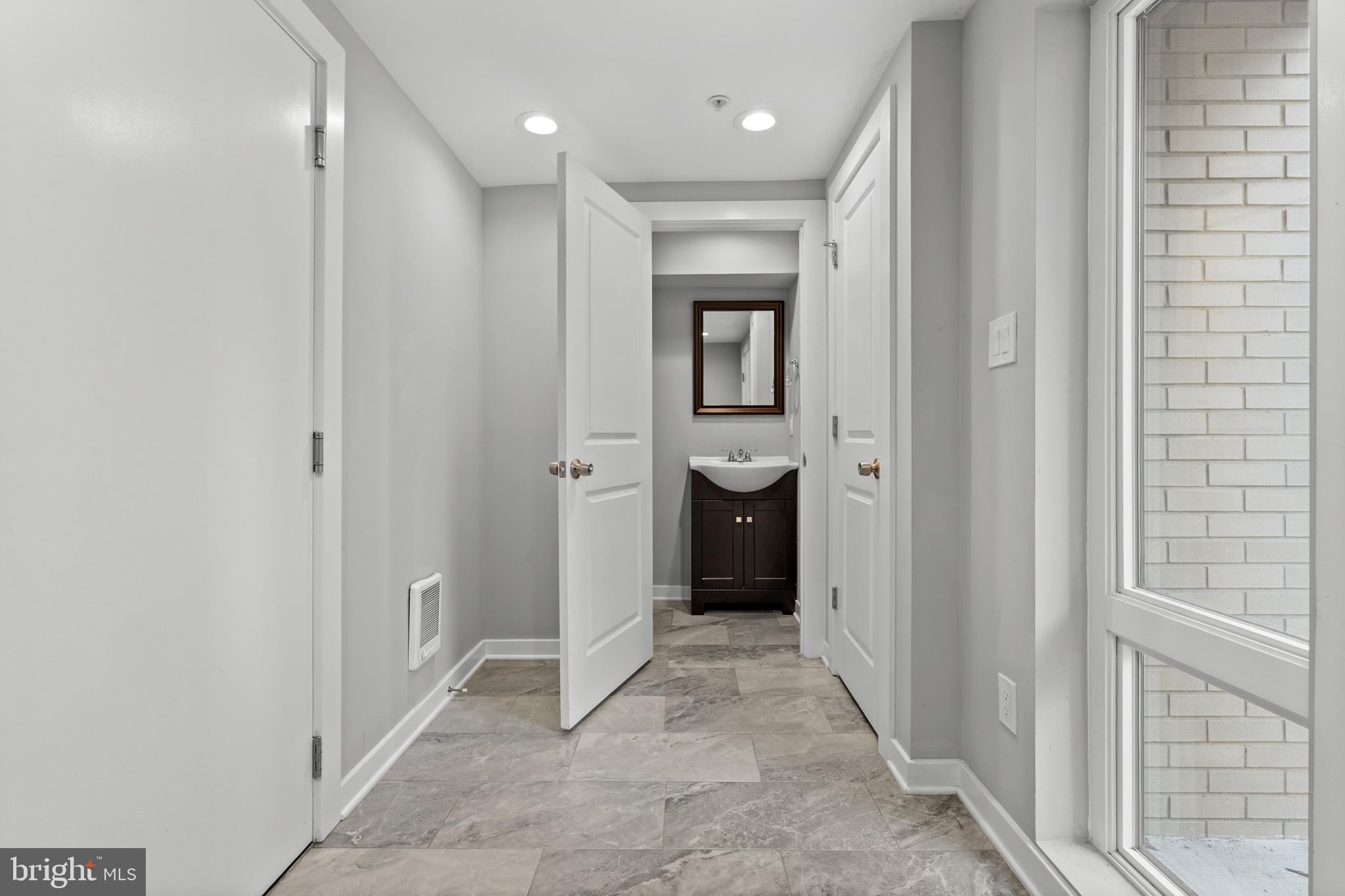 FAIRMOUNT - Residential Lease