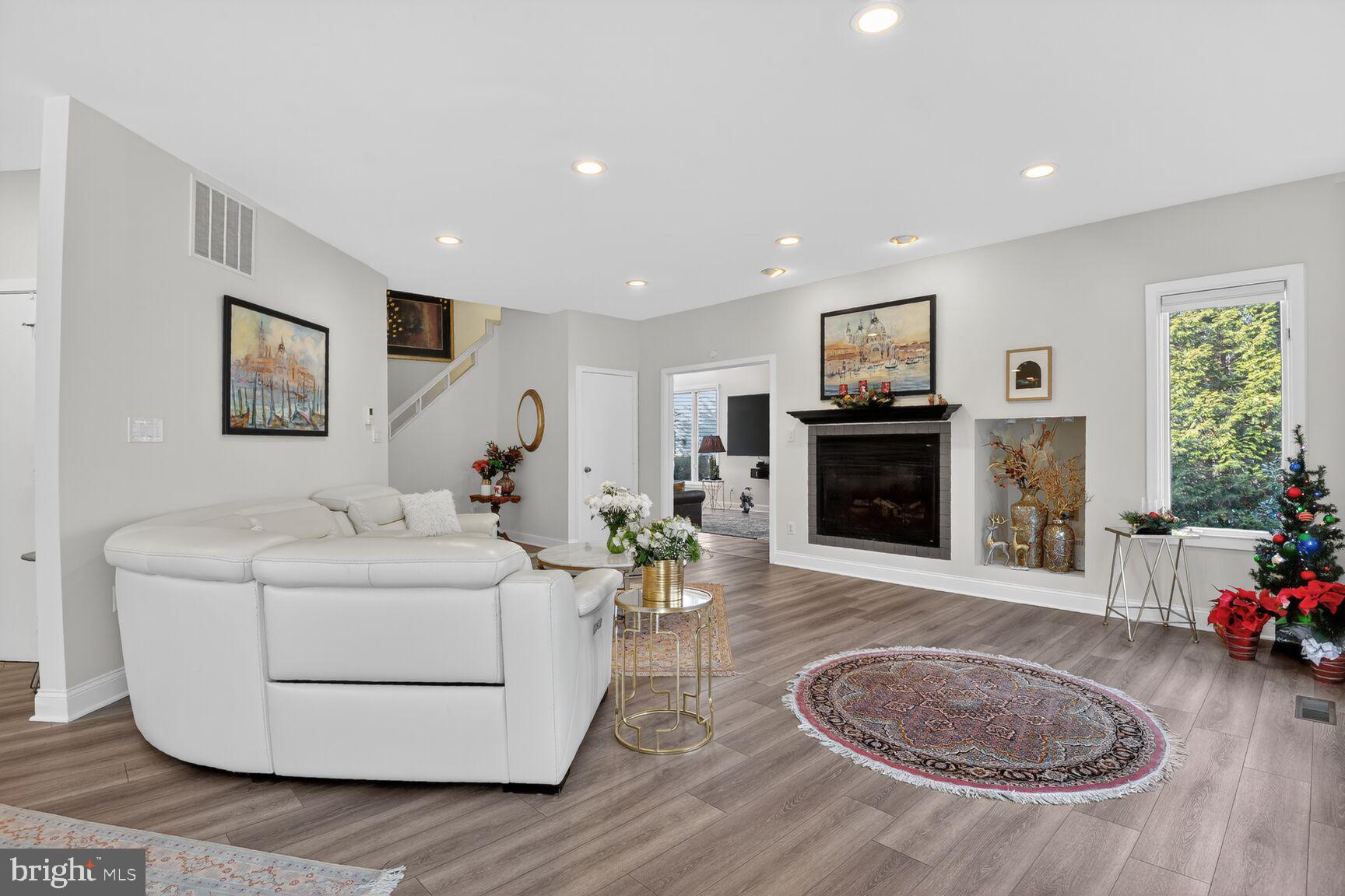 RESTON - Residential