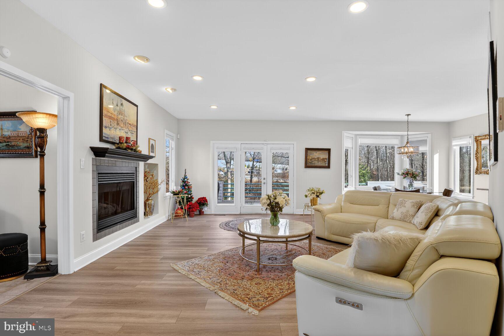 RESTON - Residential