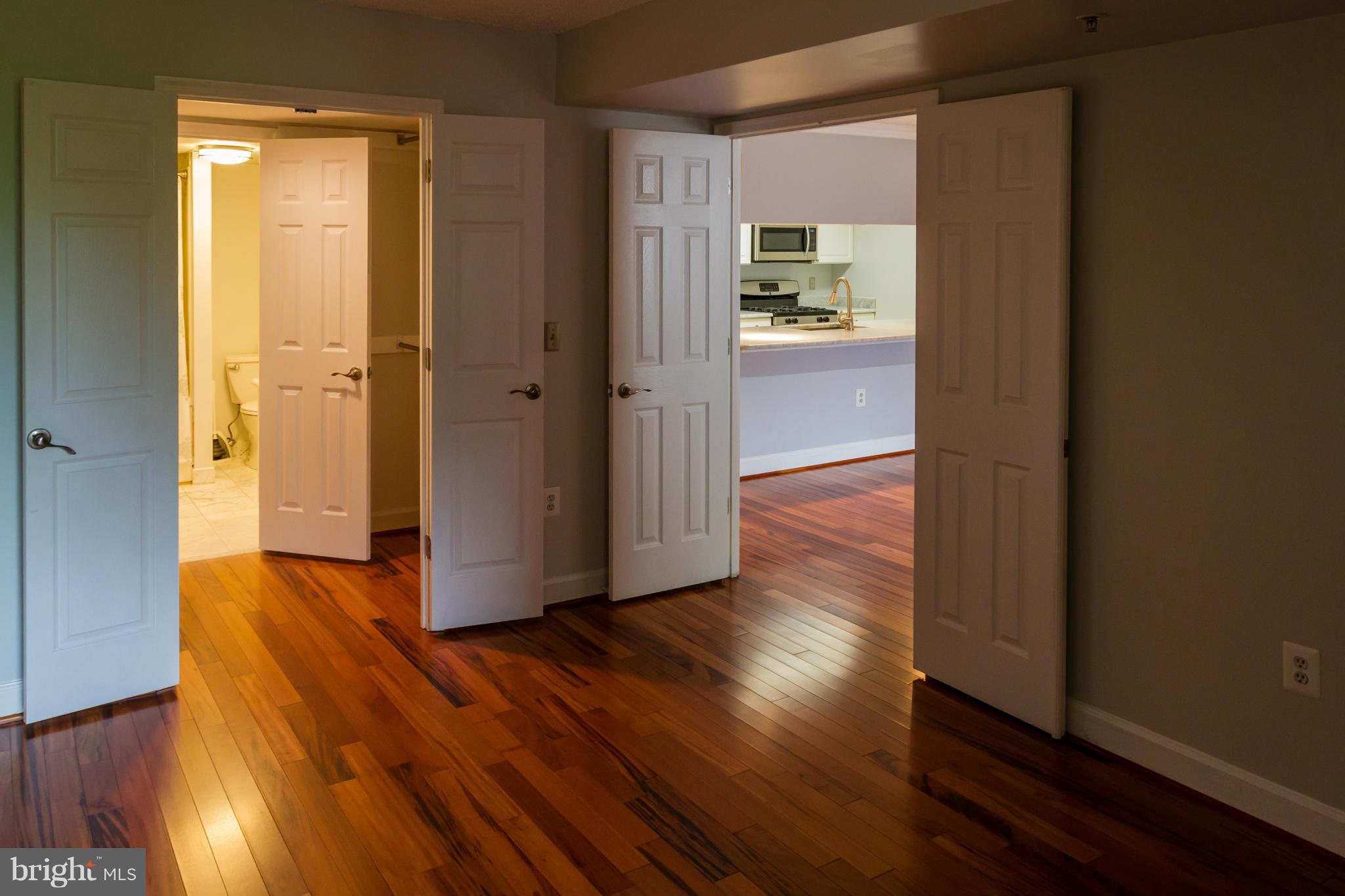 THE WILLIAMSBURG - Residential