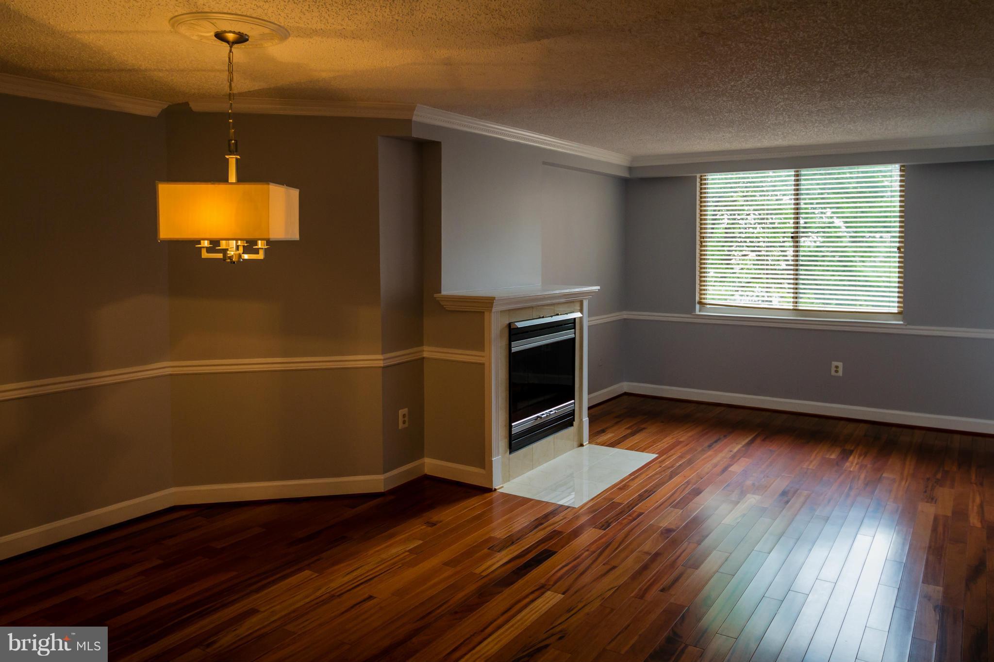 THE WILLIAMSBURG - Residential