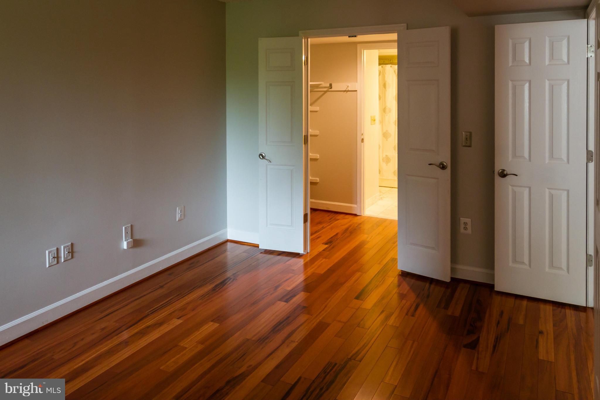 THE WILLIAMSBURG - Residential