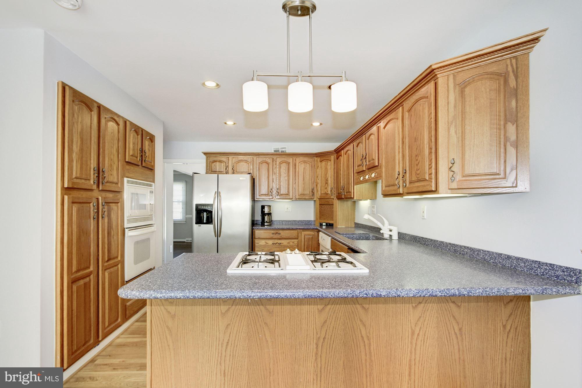 MANOR LAKE - Residential