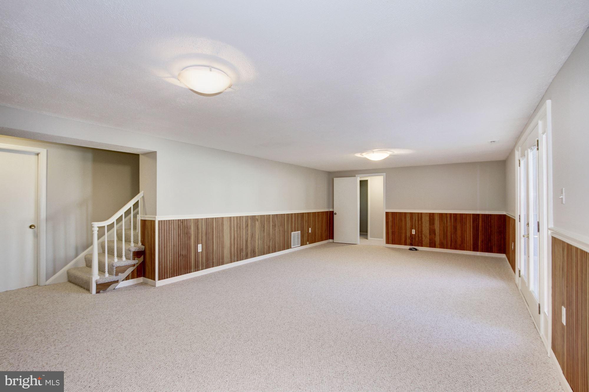 MANOR LAKE - Residential