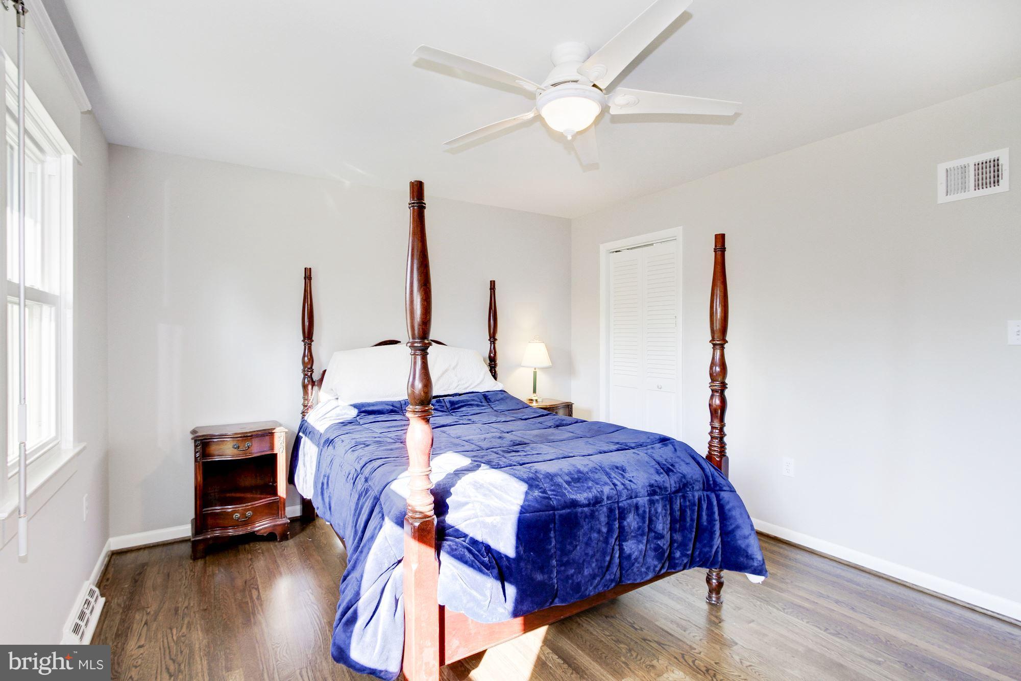 MANOR LAKE - Residential