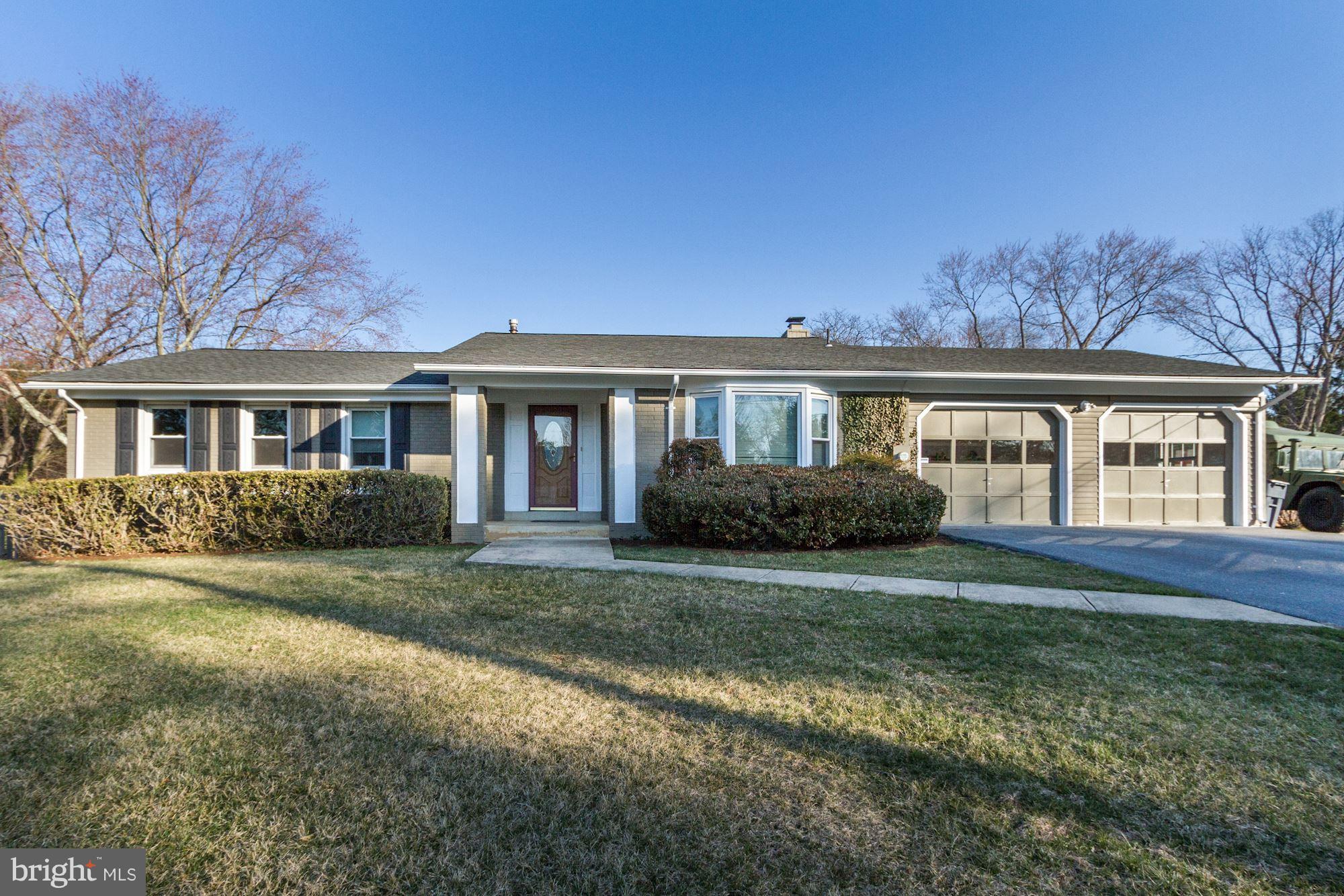 MANOR LAKE - Residential