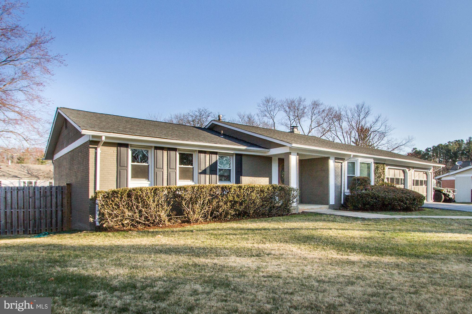 MANOR LAKE - Residential