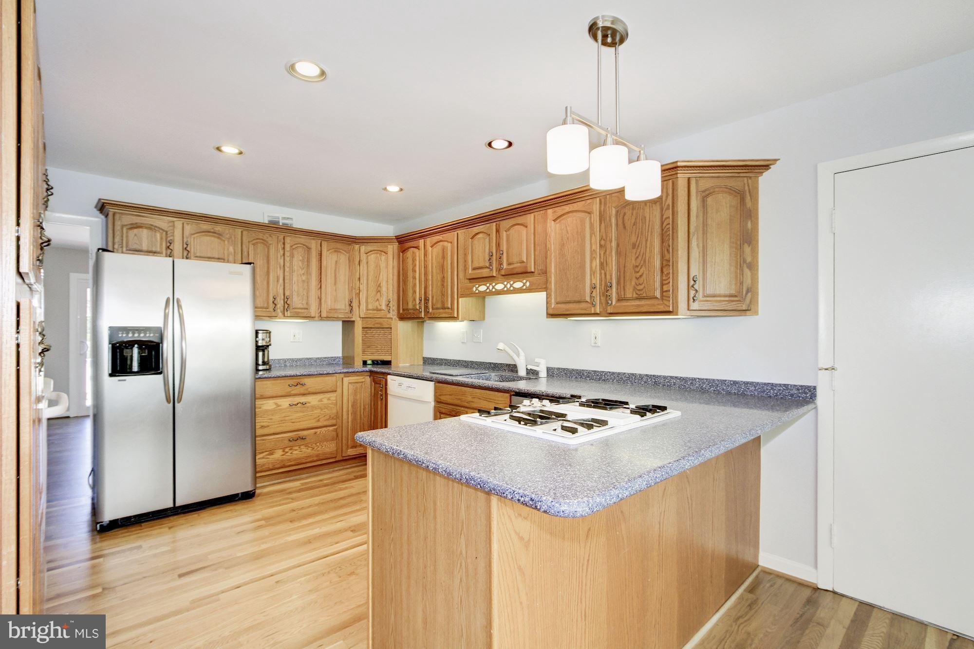 MANOR LAKE - Residential