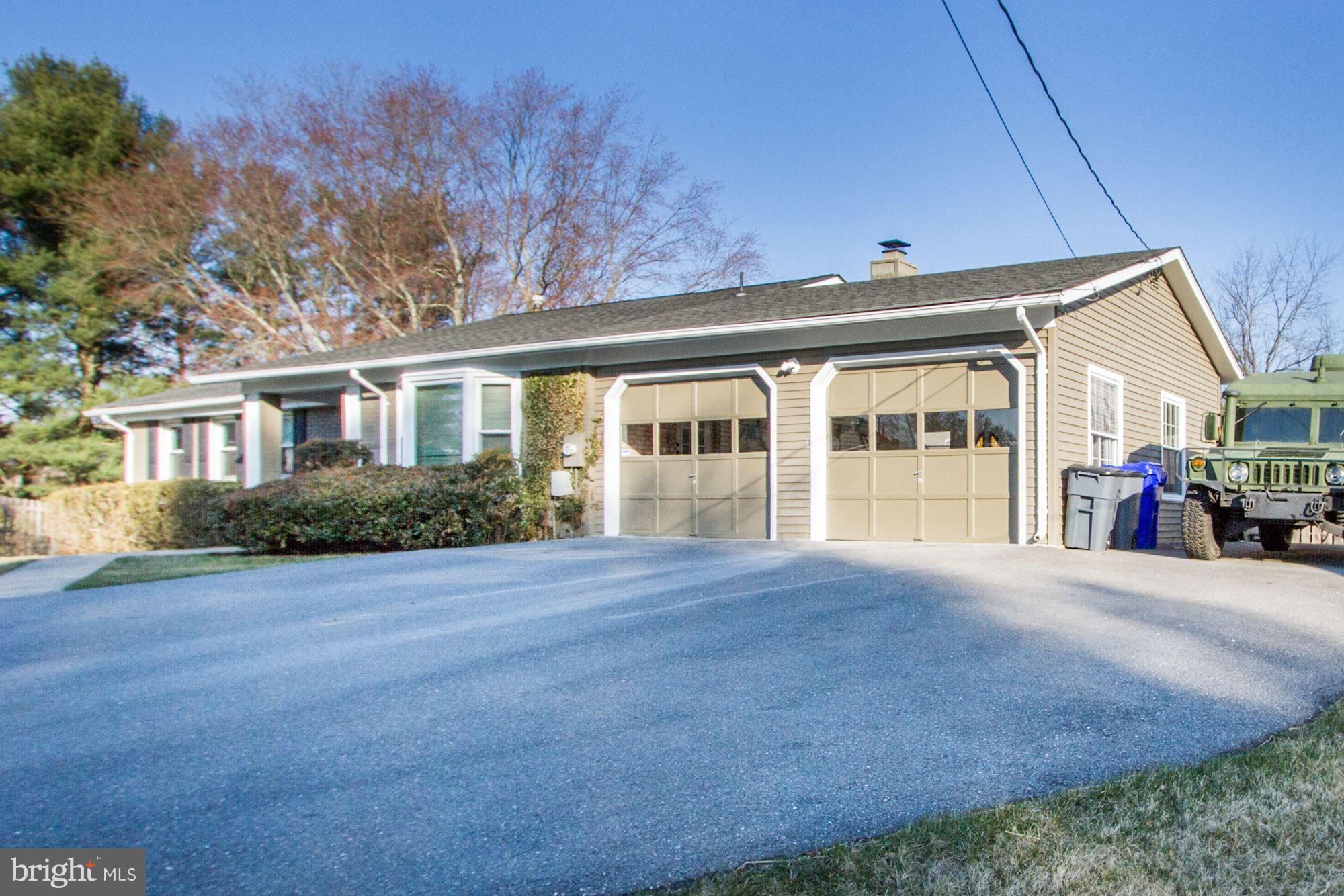 MANOR LAKE - Residential