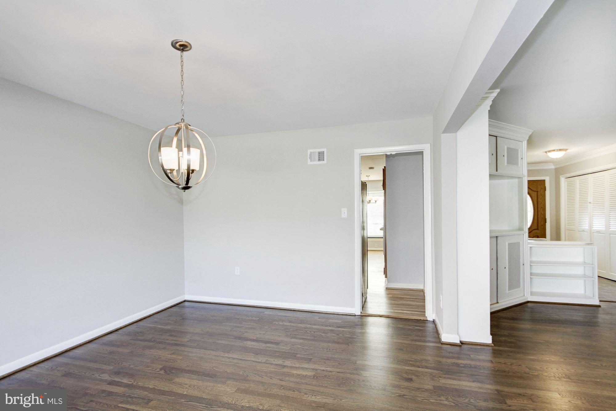 MANOR LAKE - Residential