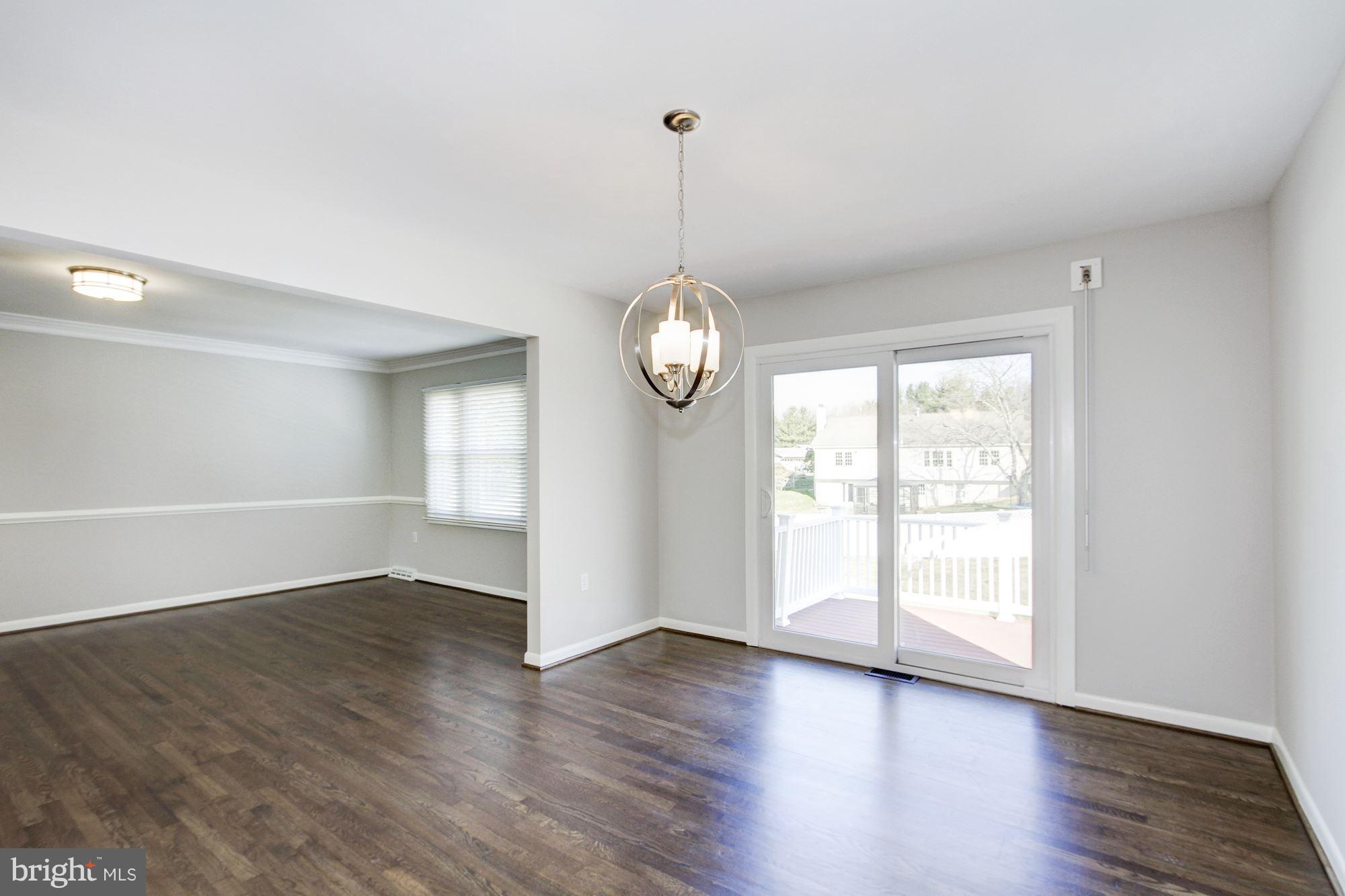 MANOR LAKE - Residential