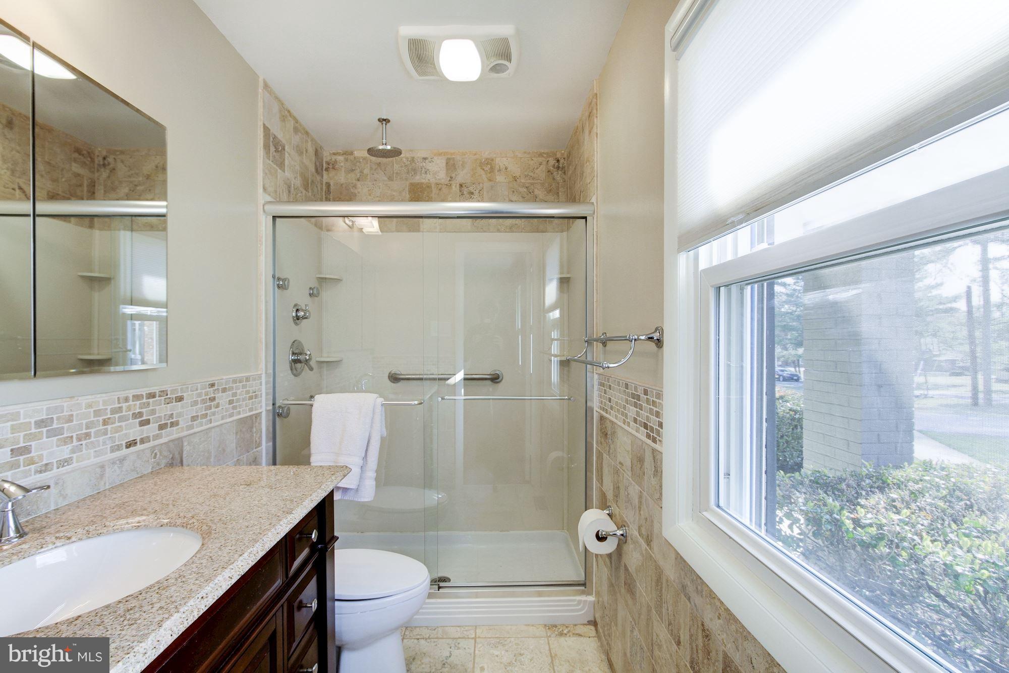 MANOR LAKE - Residential