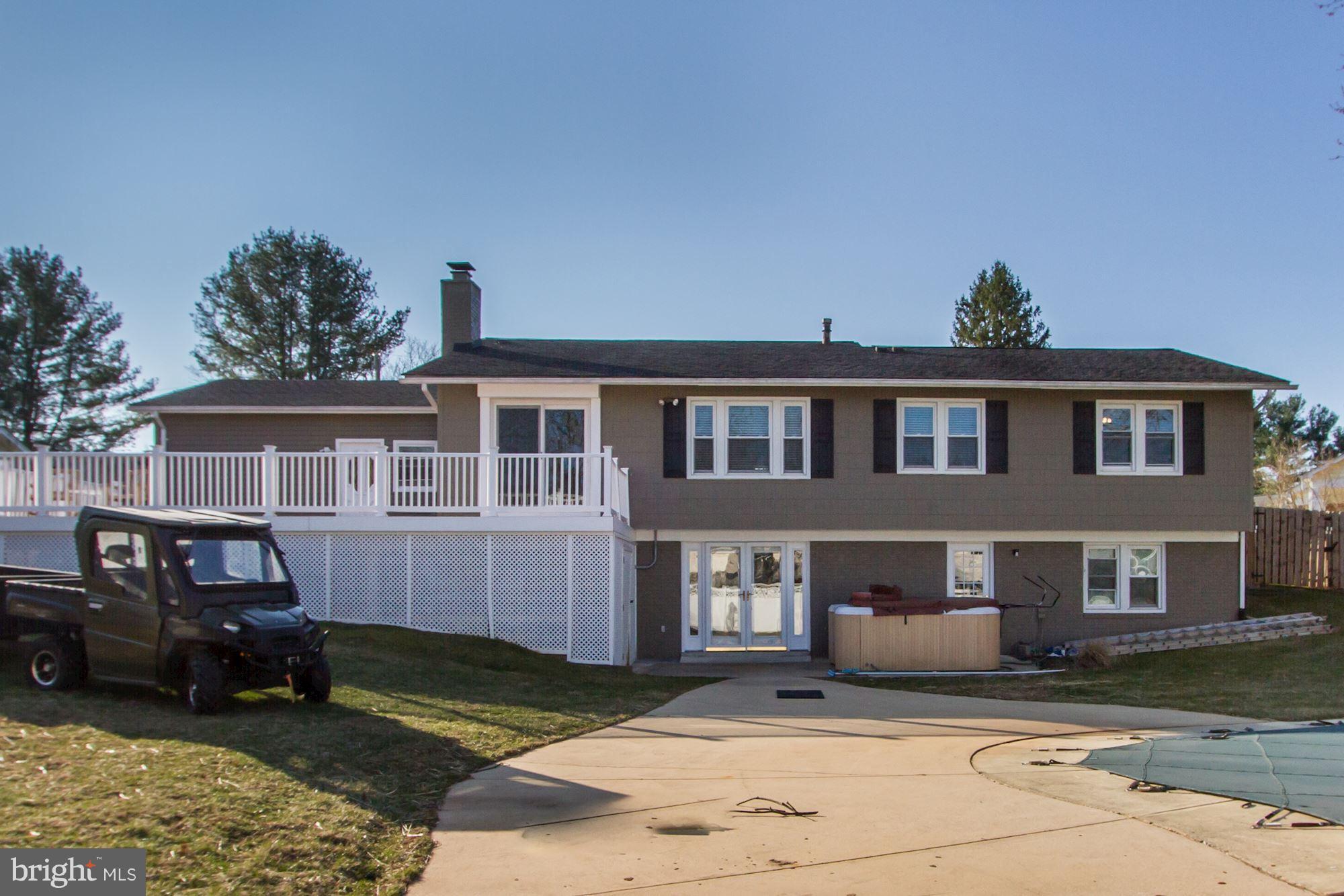 MANOR LAKE - Residential