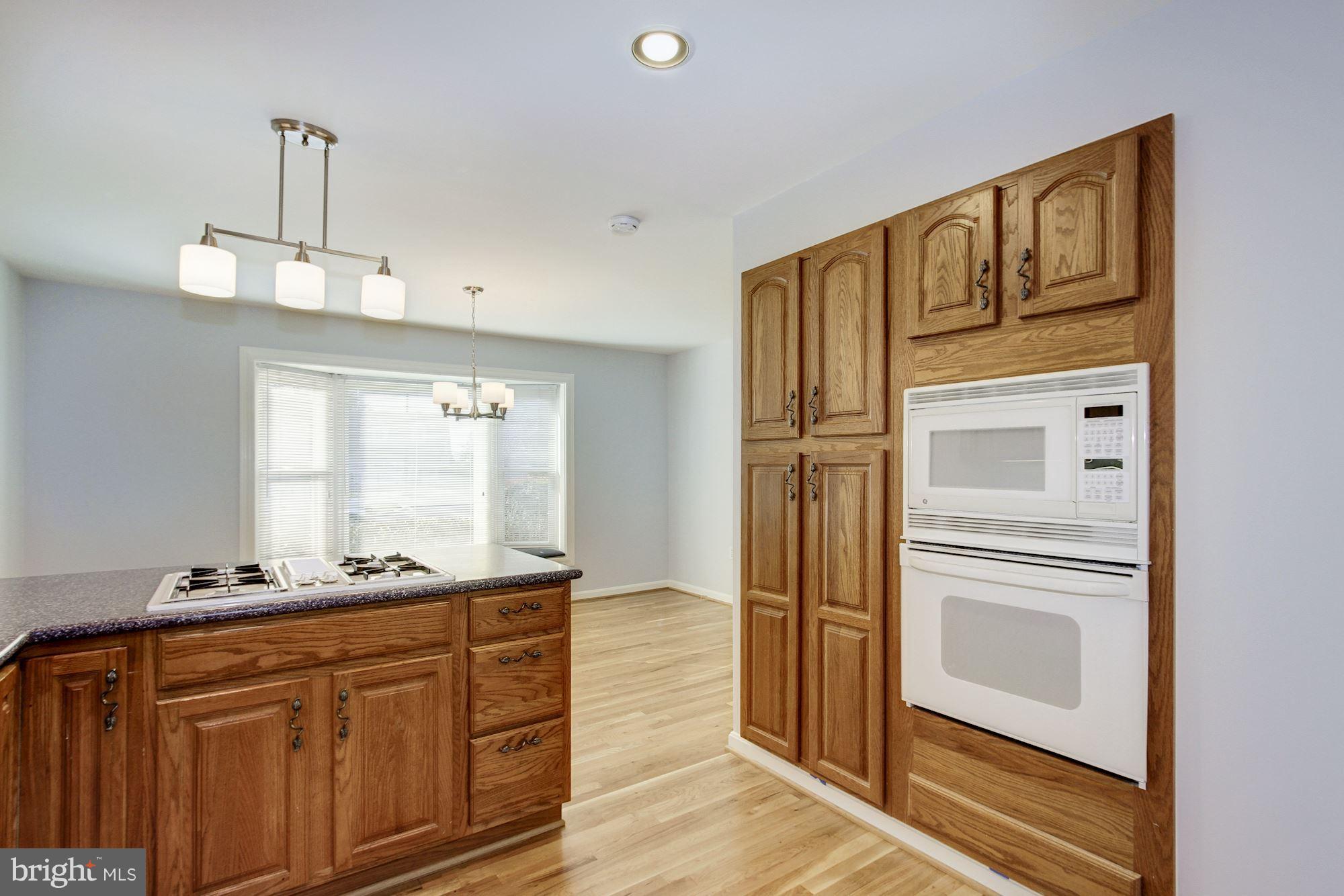 MANOR LAKE - Residential