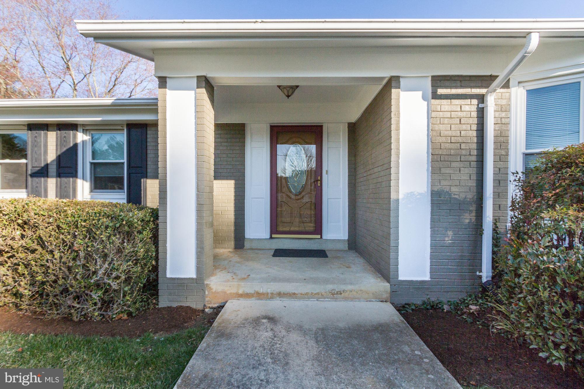 MANOR LAKE - Residential