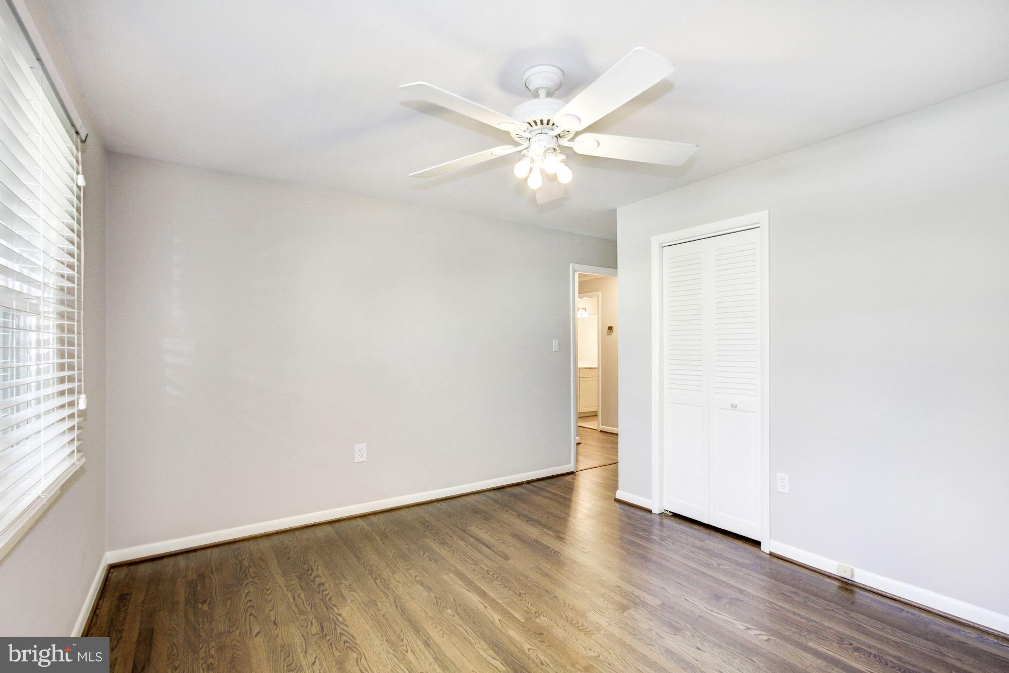 MANOR LAKE - Residential