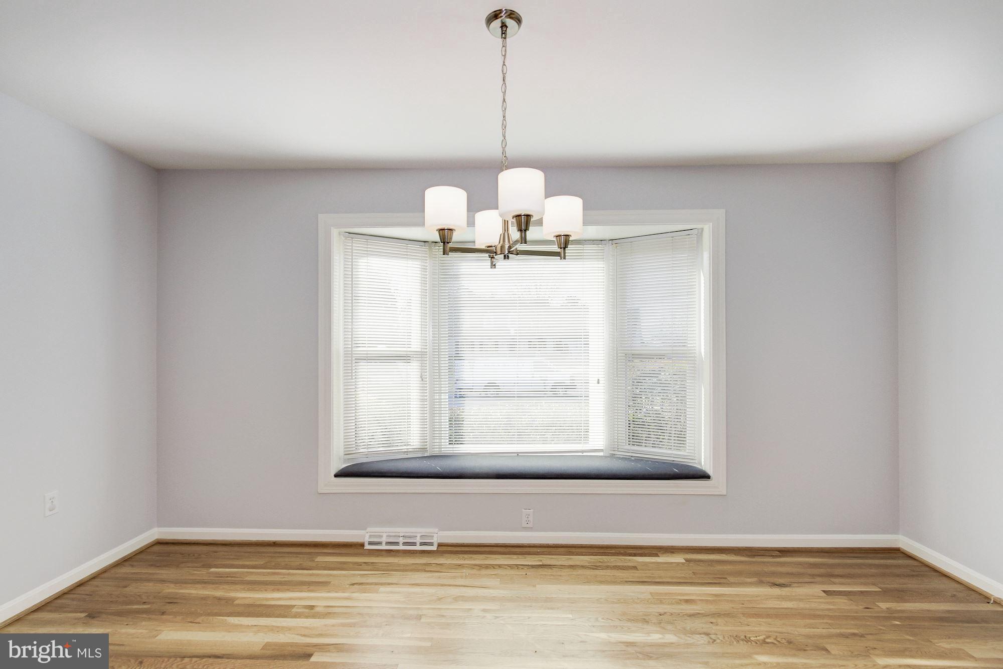 MANOR LAKE - Residential