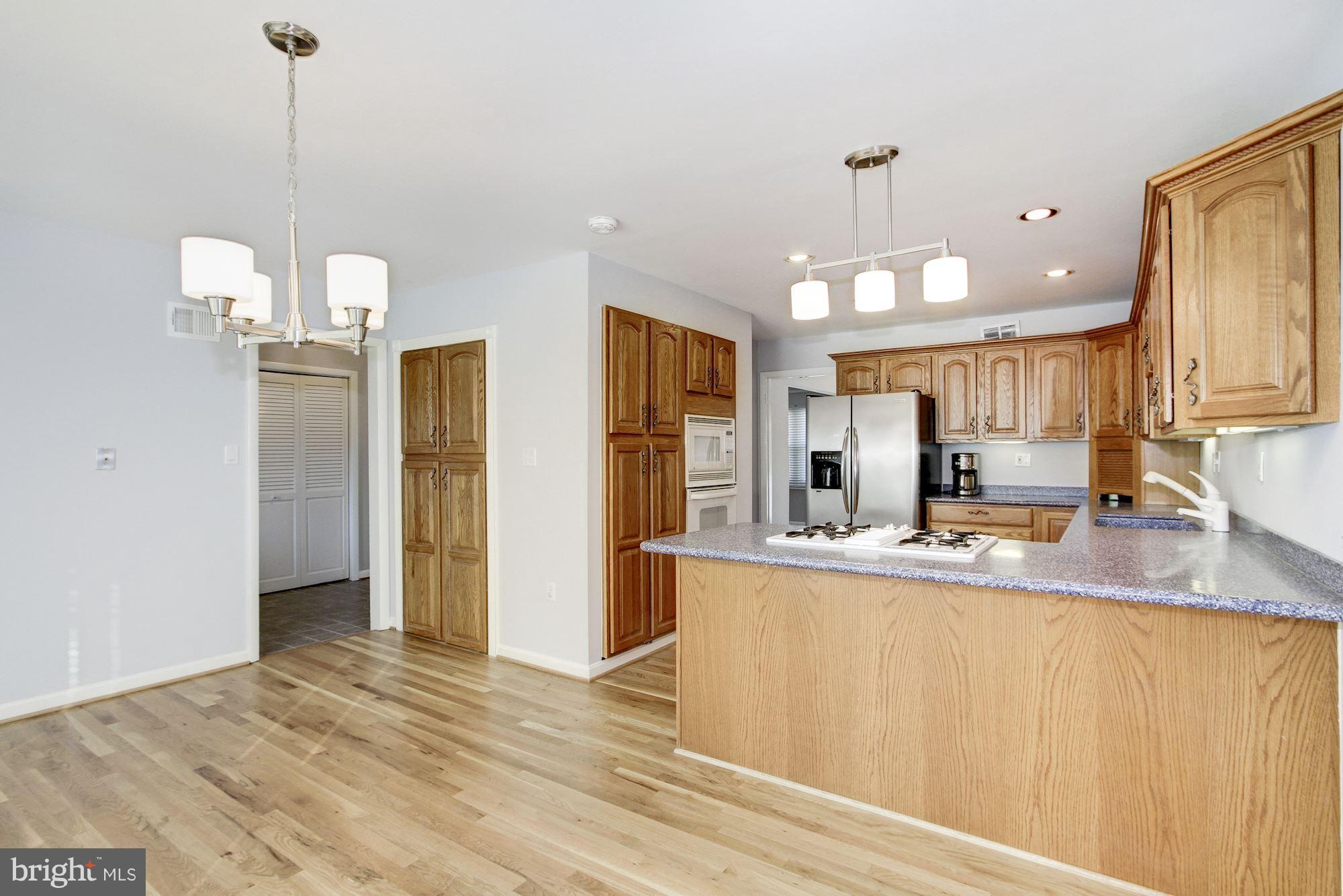 MANOR LAKE - Residential