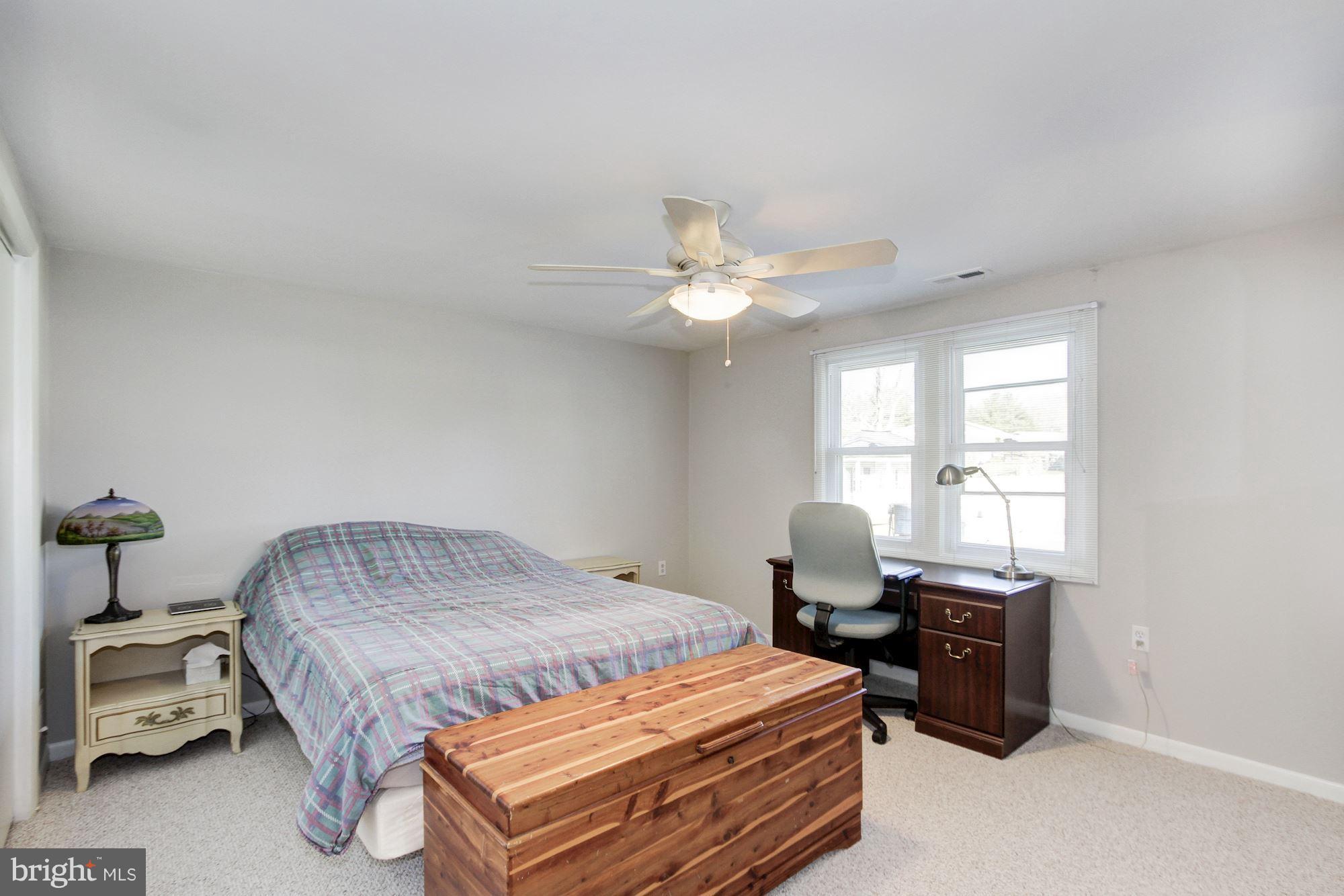 MANOR LAKE - Residential