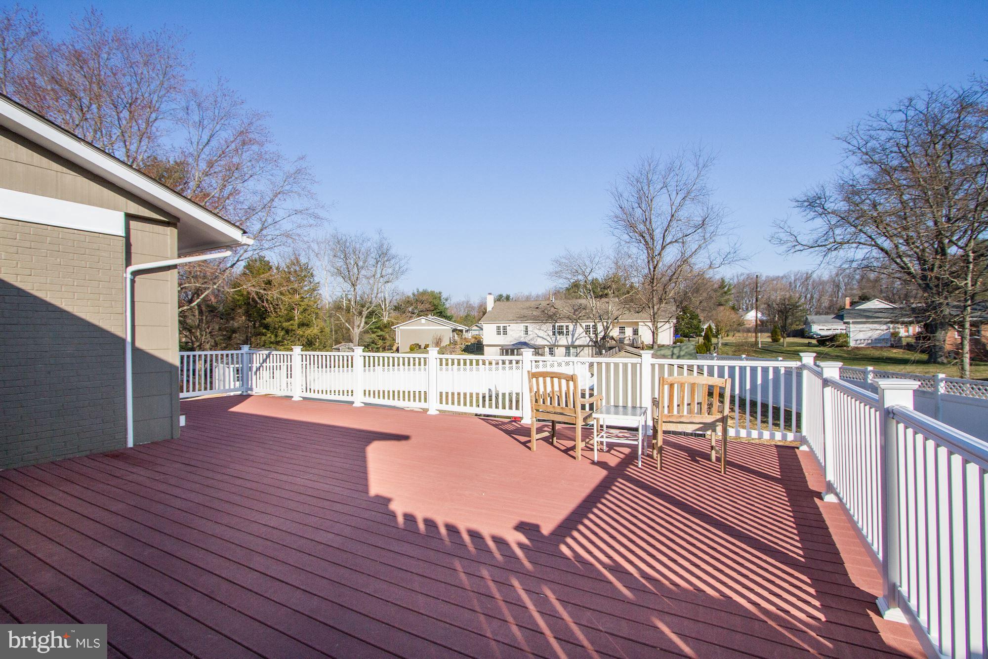 MANOR LAKE - Residential