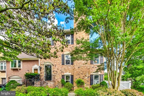 Photo of 10405 Detrick Avenue, Kensington, MD 20895 (MLS # MDMC2131808)