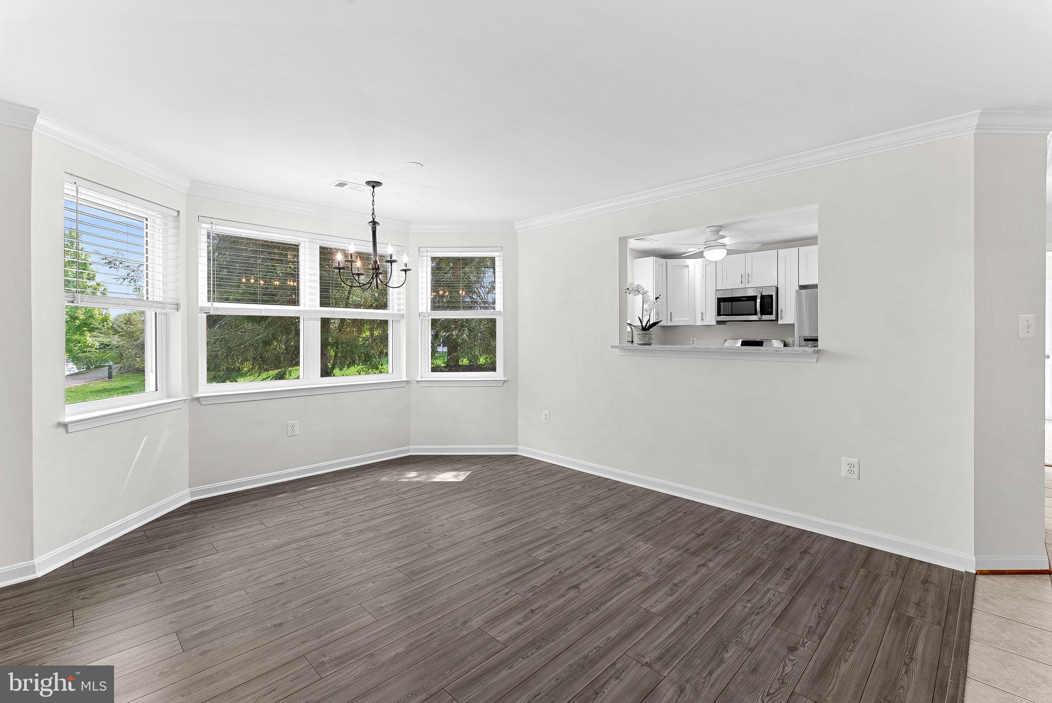 LAKESHORE CONDO - Residential