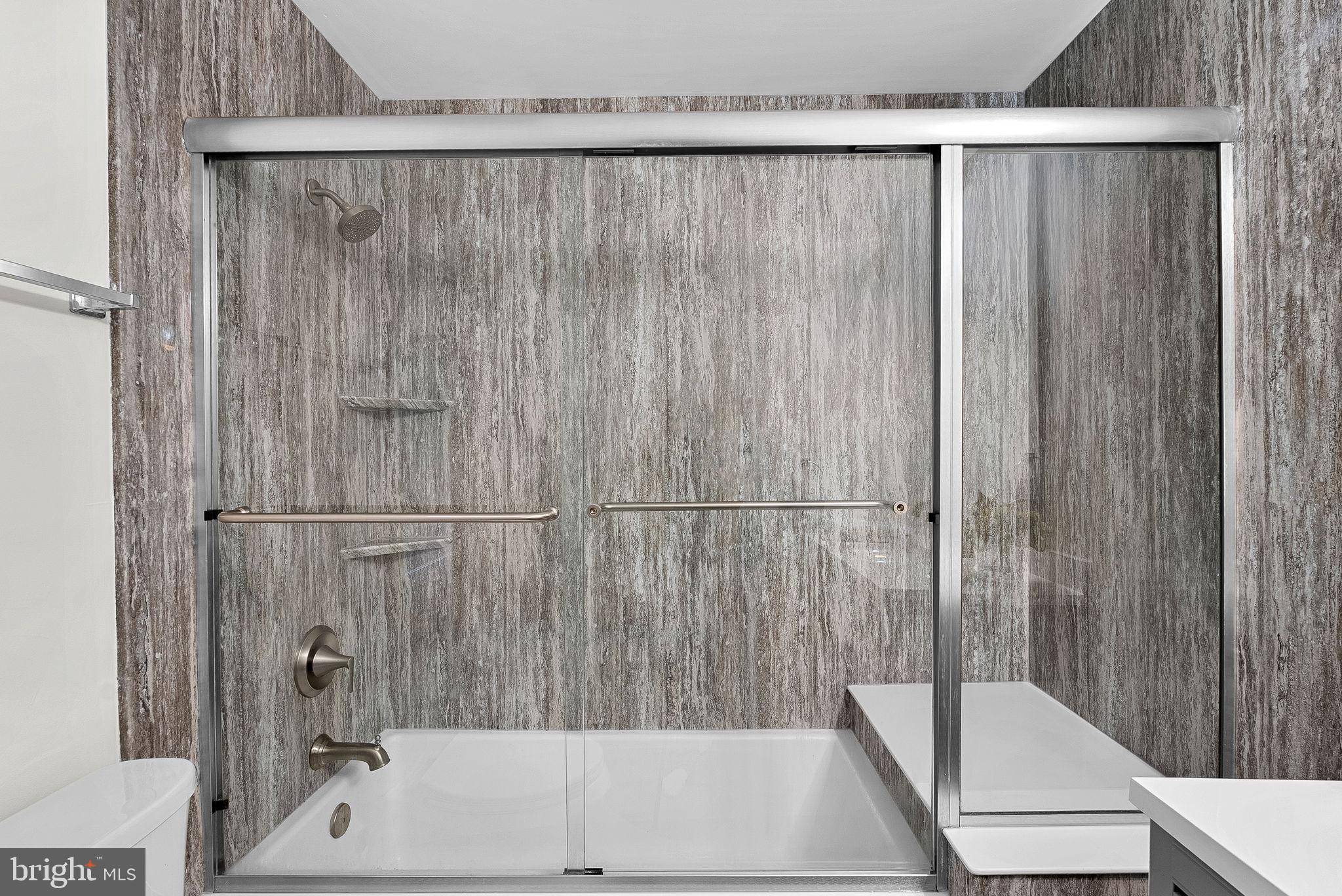 LAKESHORE CONDO - Residential