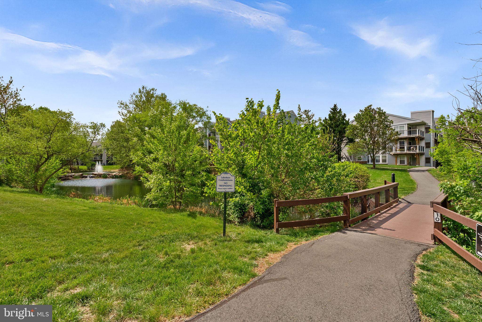 LAKESHORE CONDO - Residential