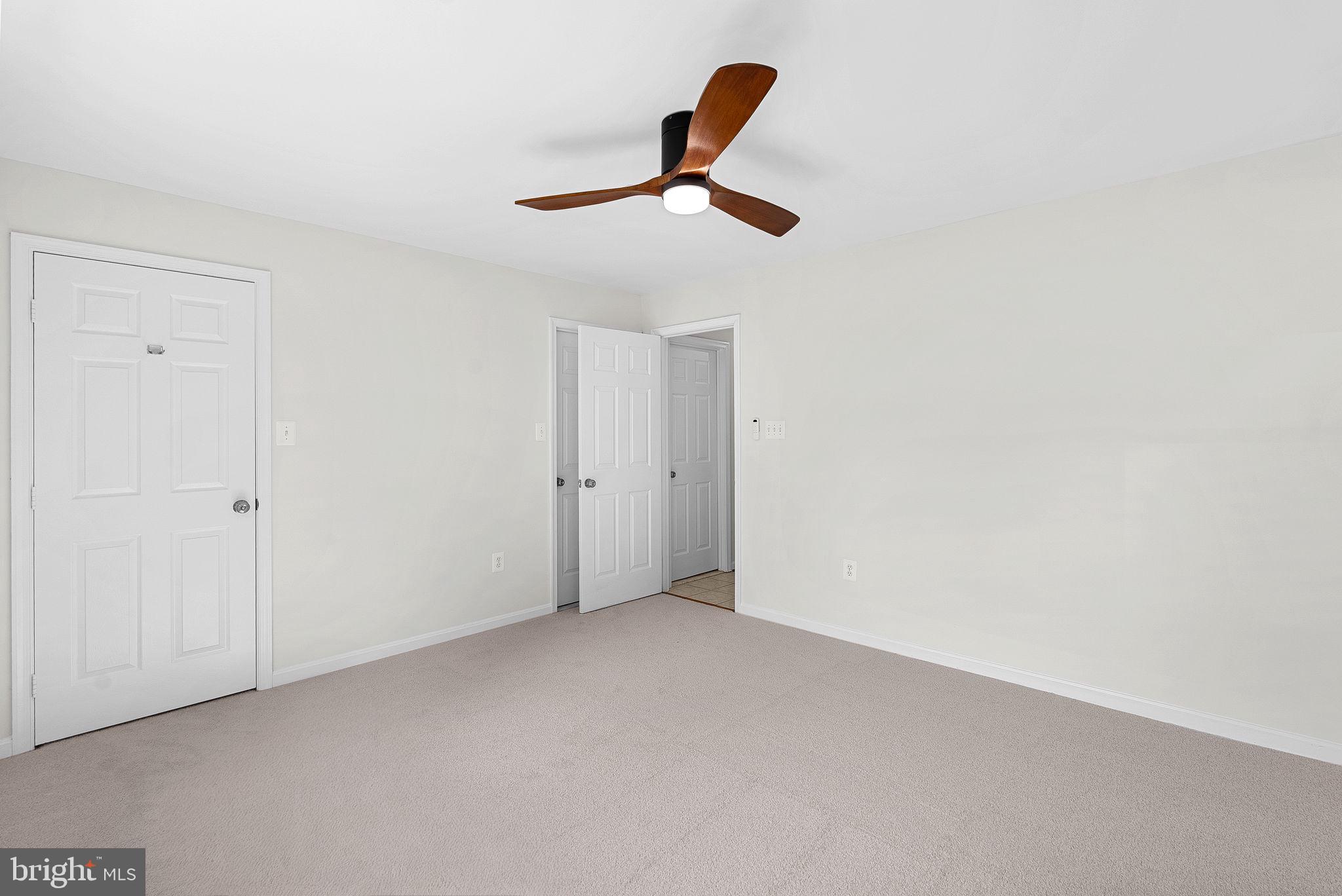 LAKESHORE CONDO - Residential