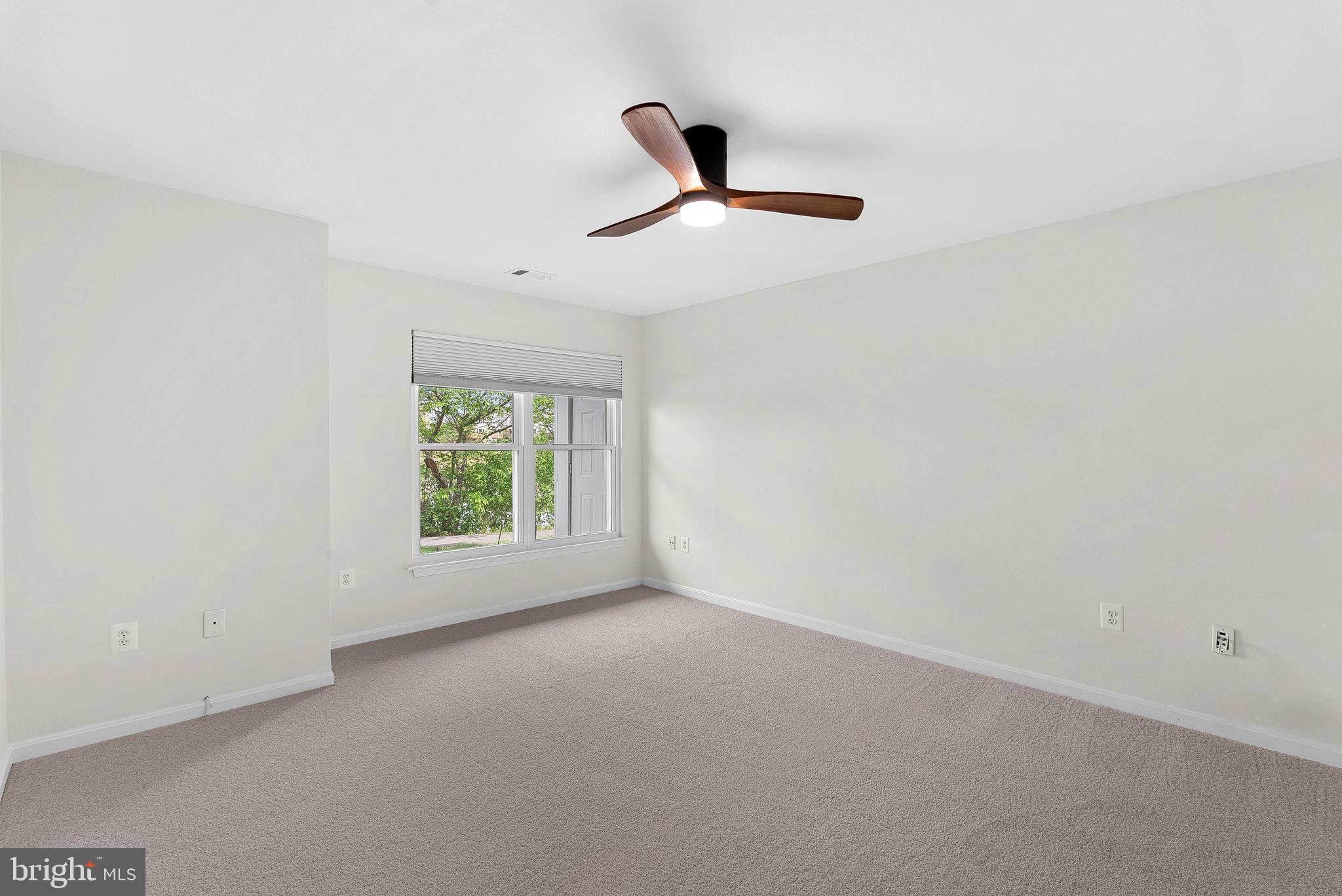 LAKESHORE CONDO - Residential