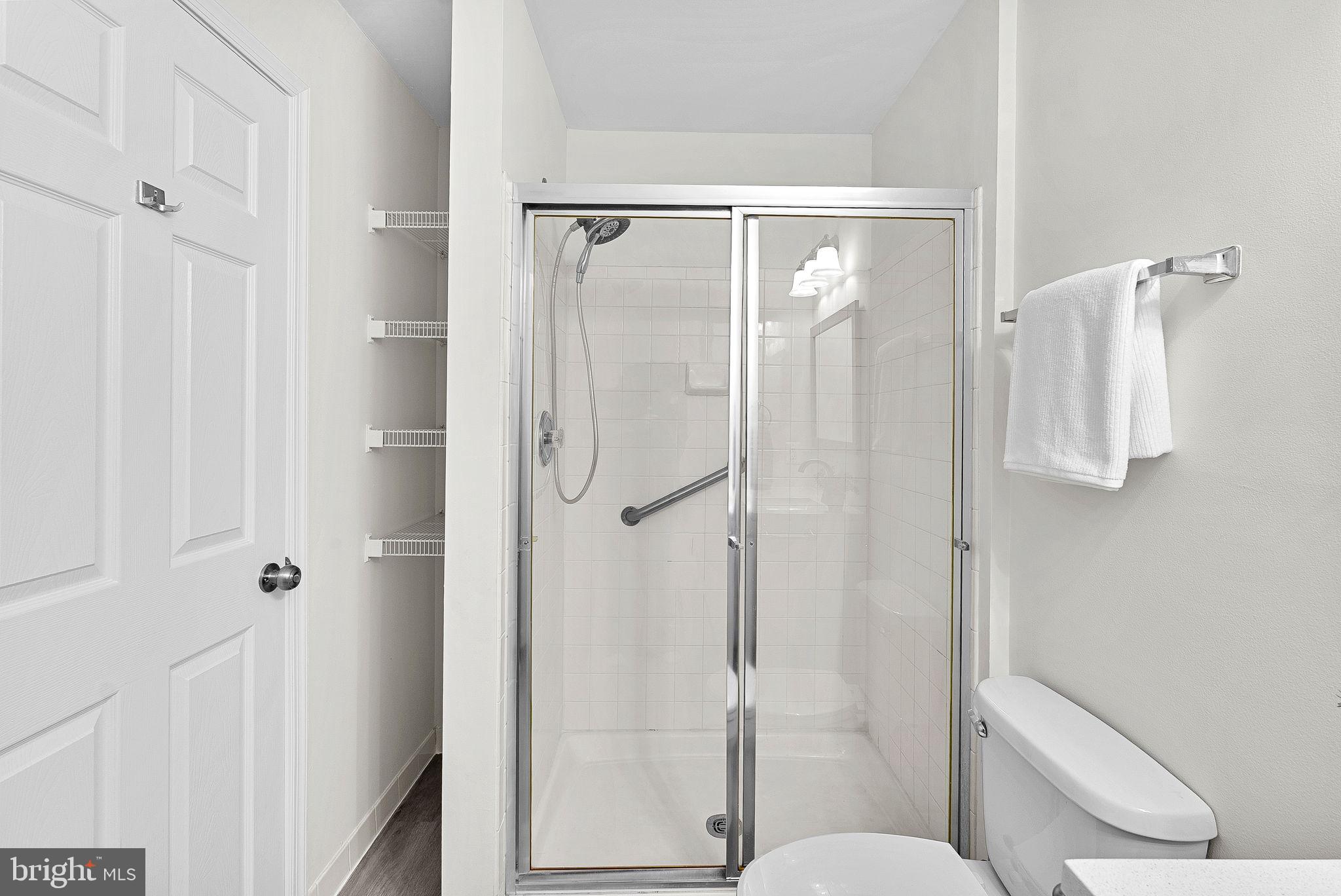 LAKESHORE CONDO - Residential