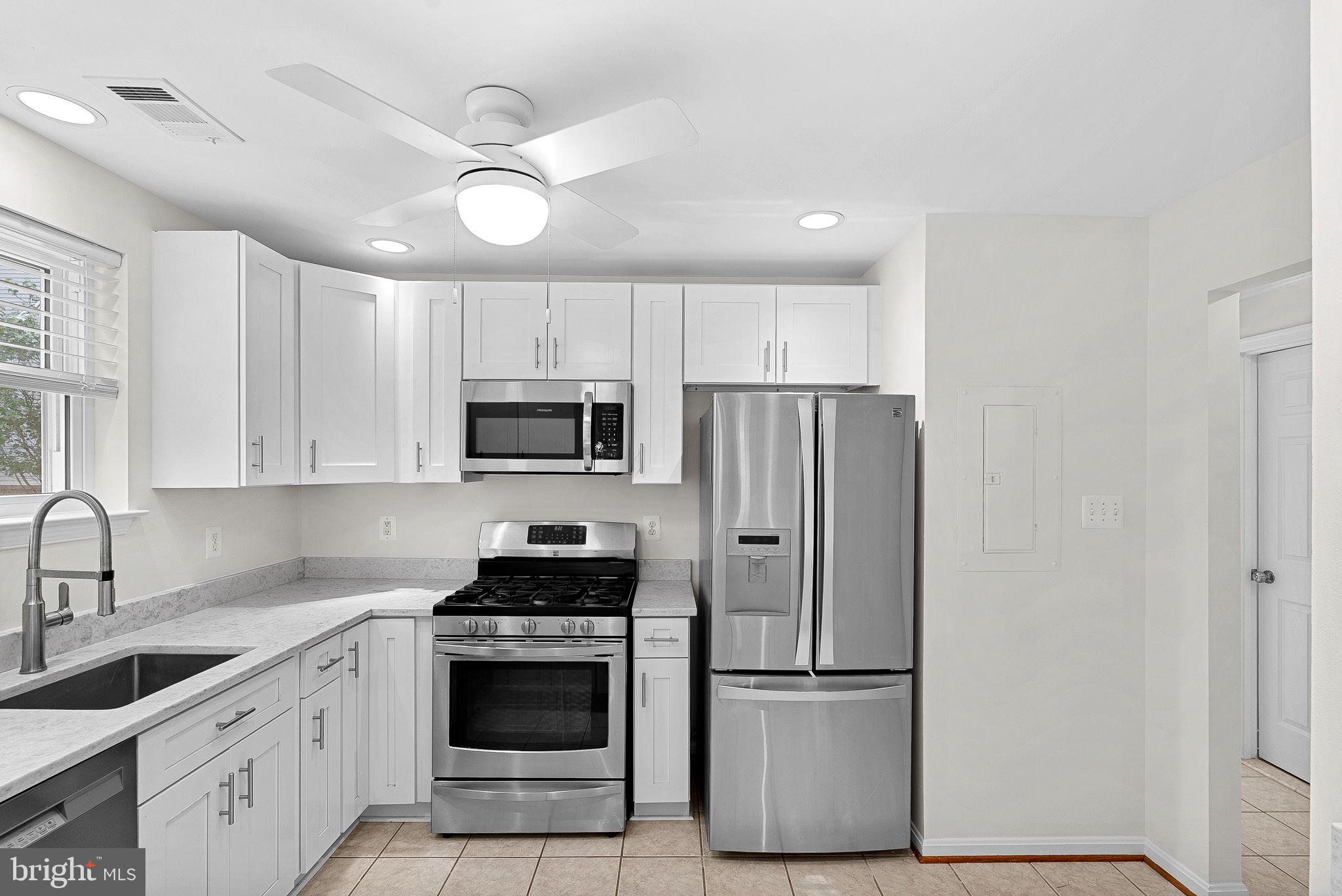 LAKESHORE CONDO - Residential