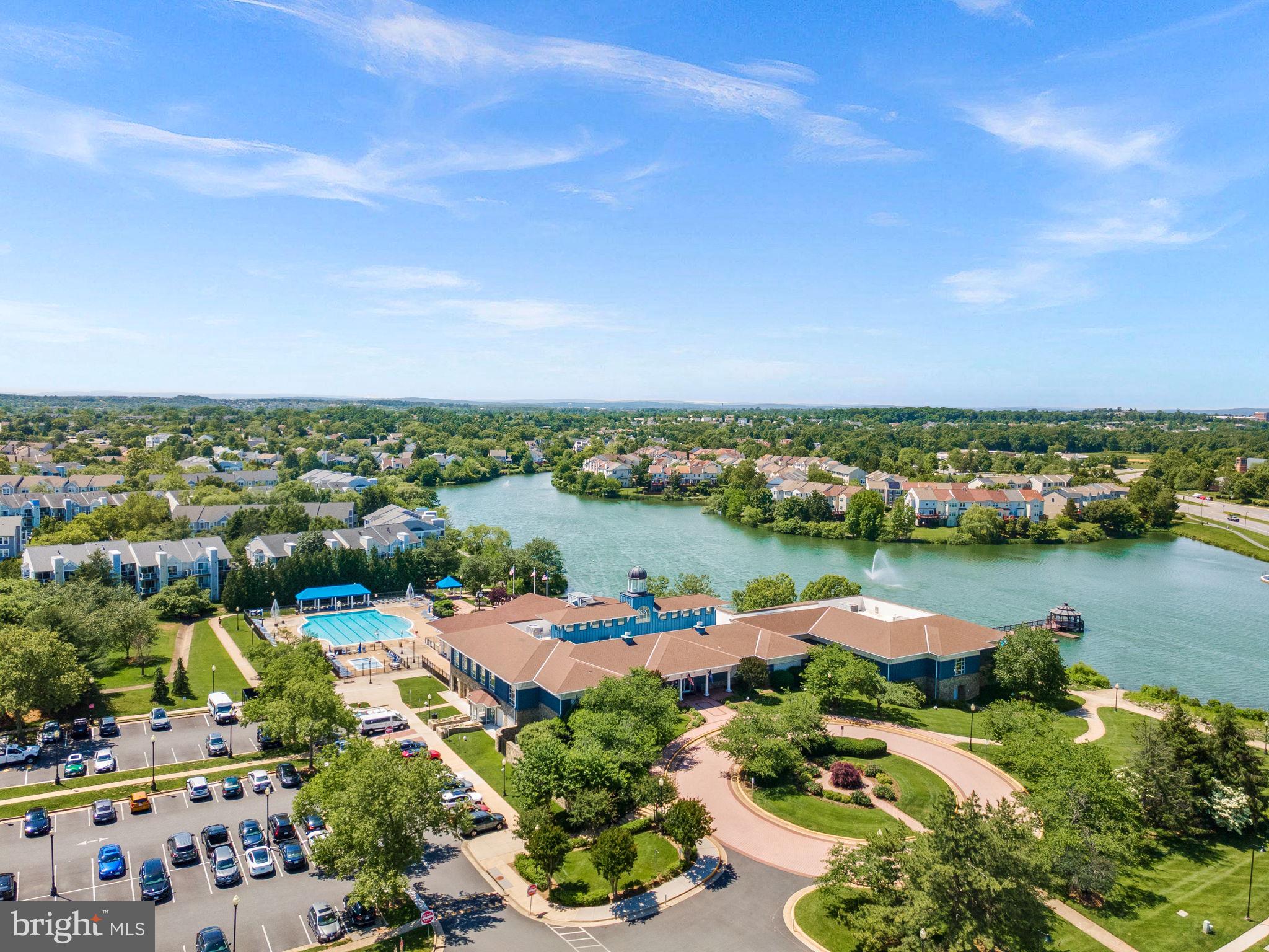 LAKESHORE CONDO - Residential