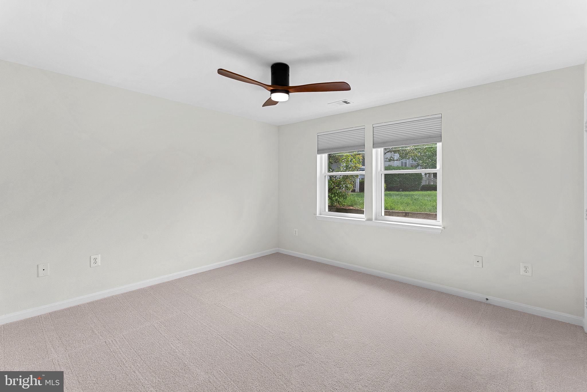 LAKESHORE CONDO - Residential