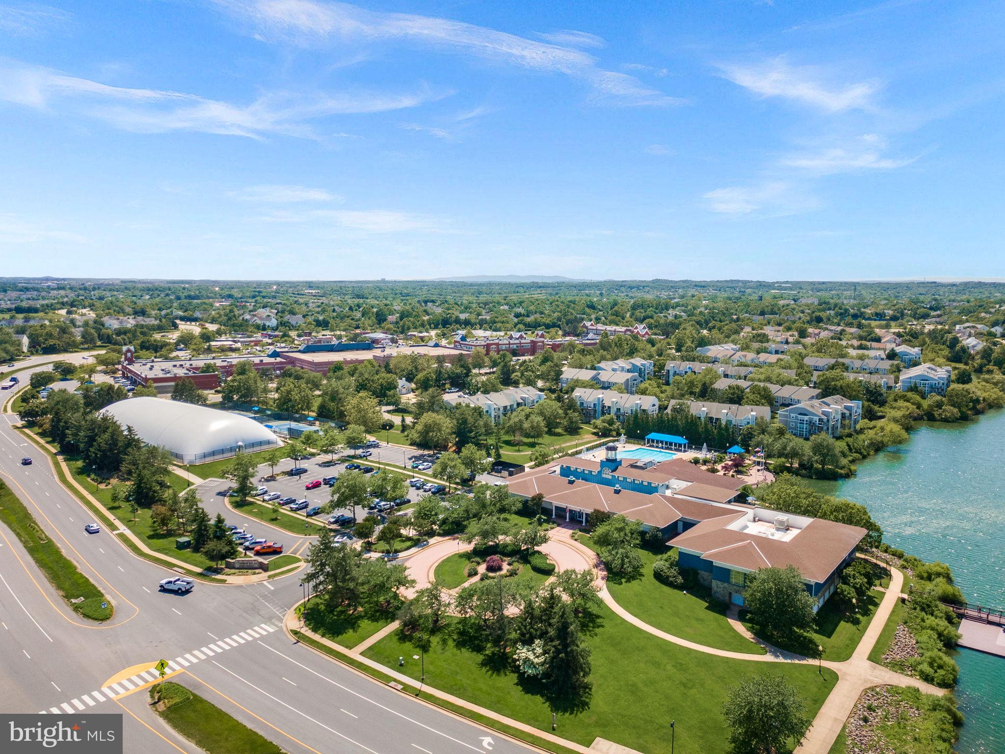 LAKESHORE CONDO - Residential