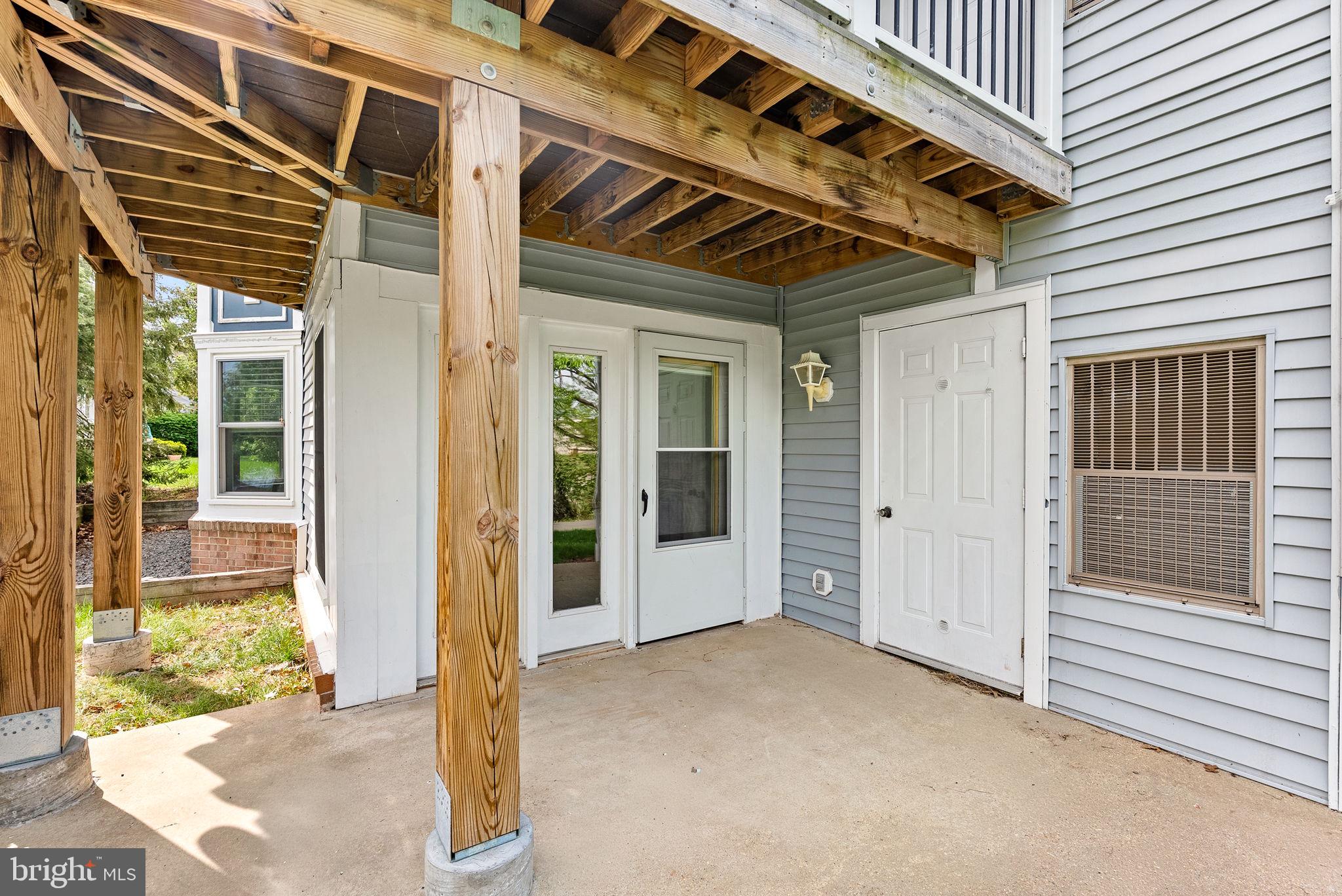 LAKESHORE CONDO - Residential