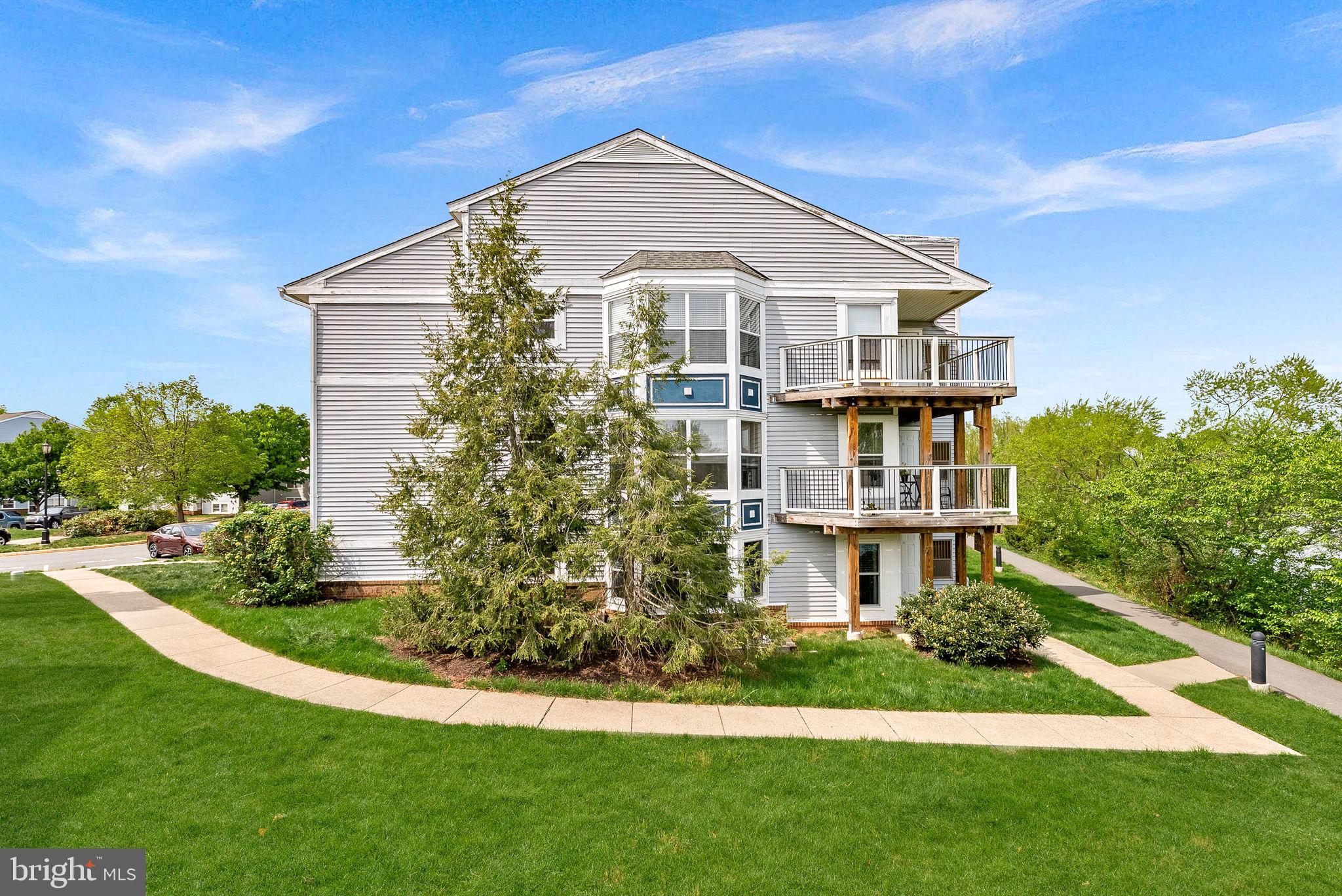 LAKESHORE CONDO - Residential