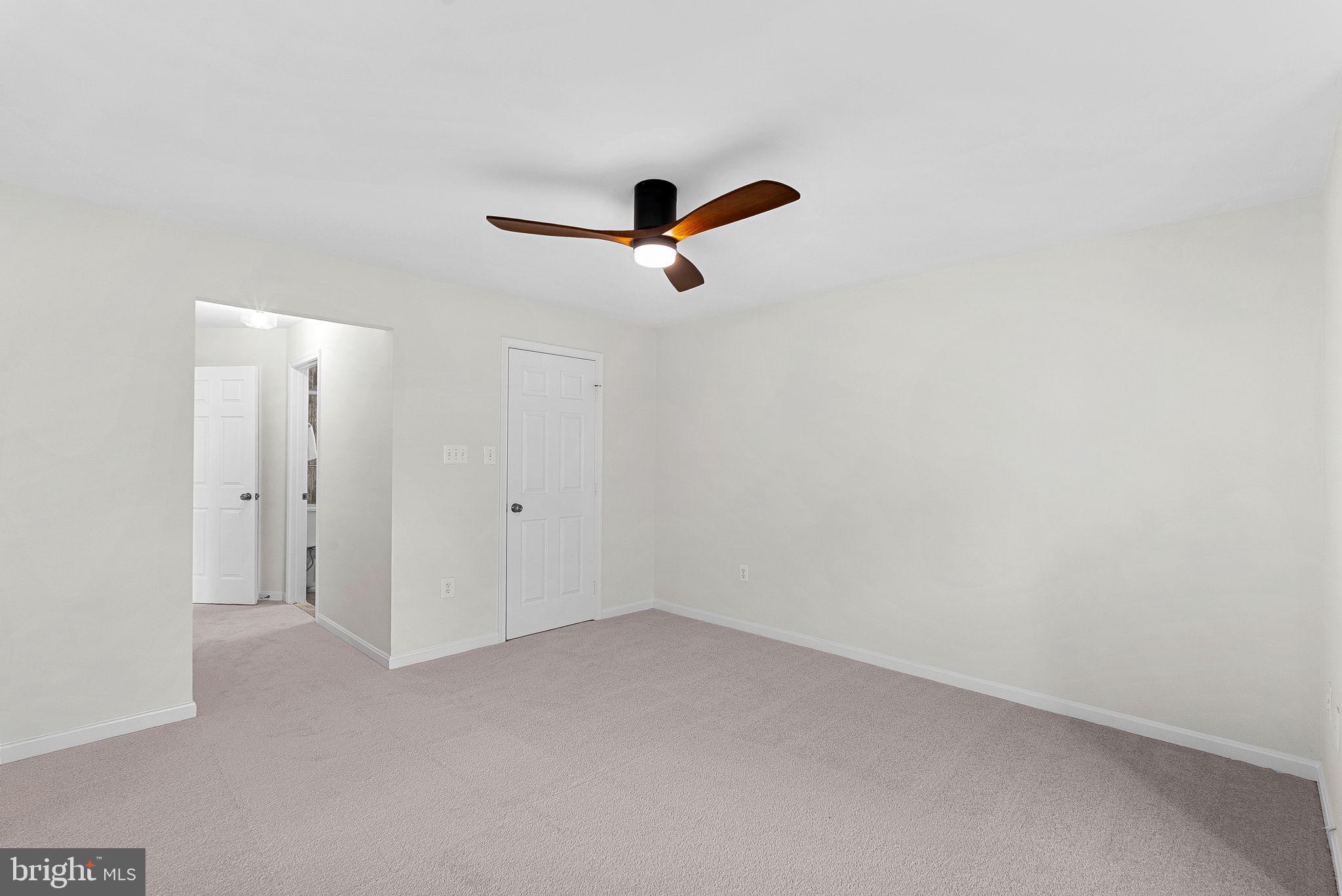 LAKESHORE CONDO - Residential