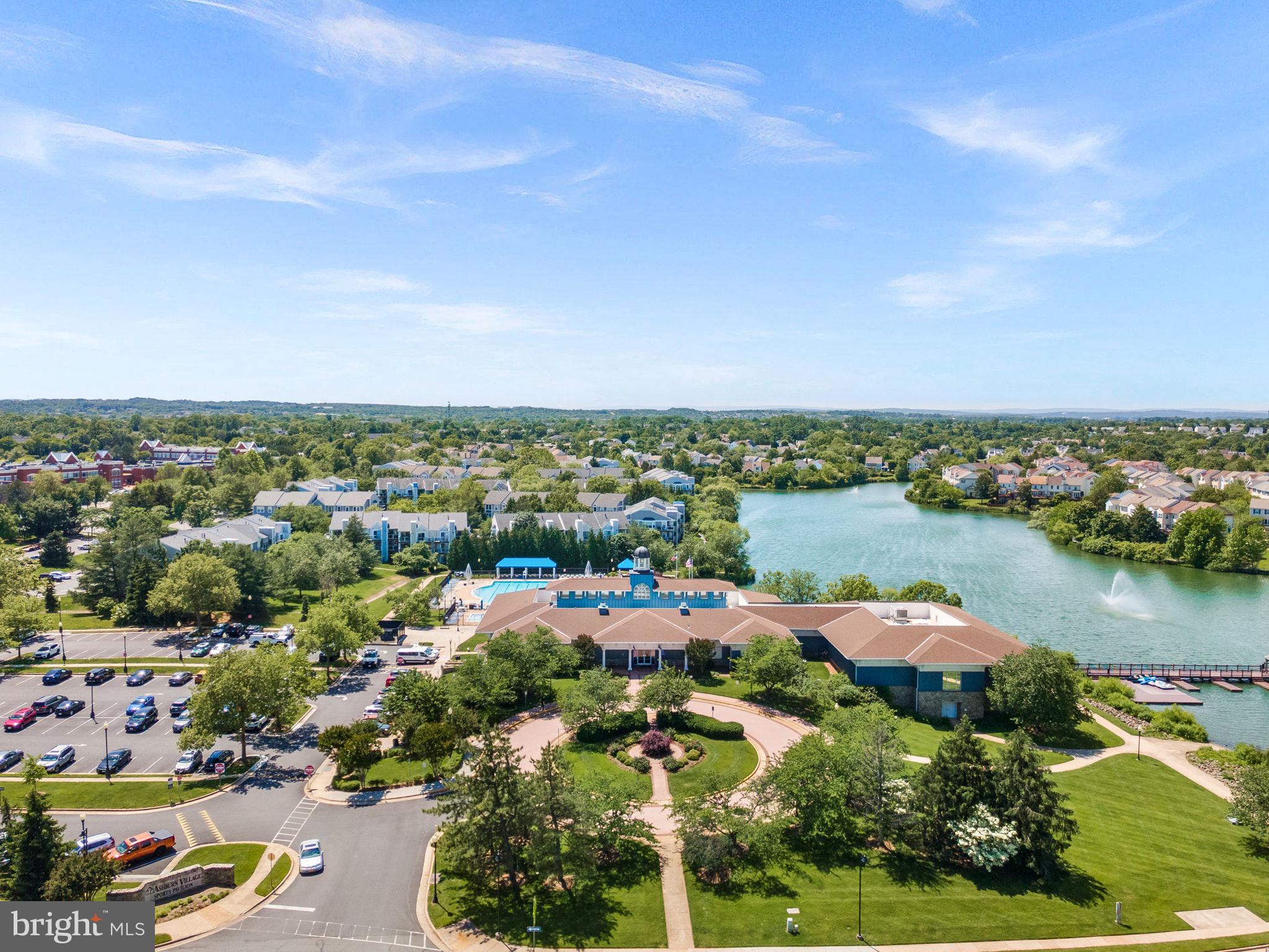 LAKESHORE CONDO - Residential