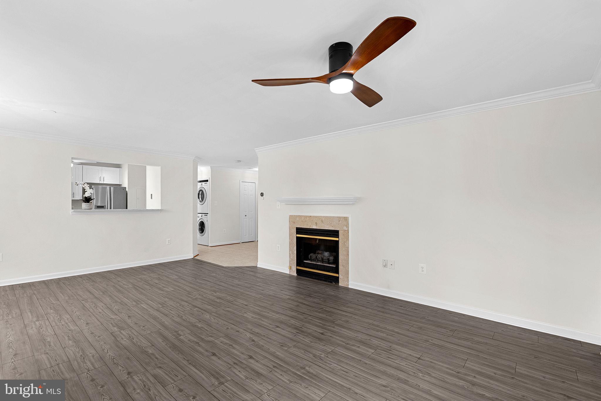 LAKESHORE CONDO - Residential