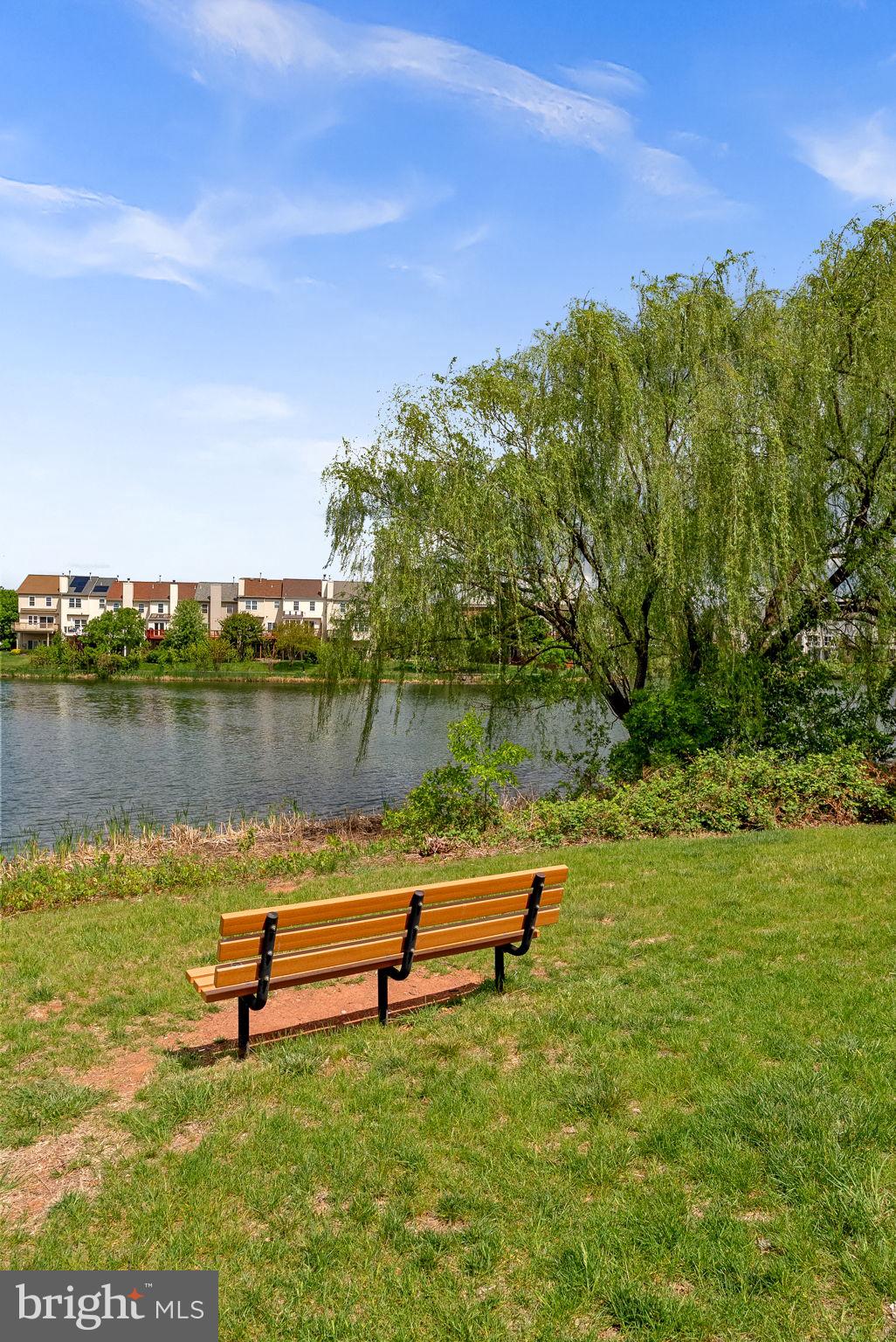 LAKESHORE CONDO - Residential