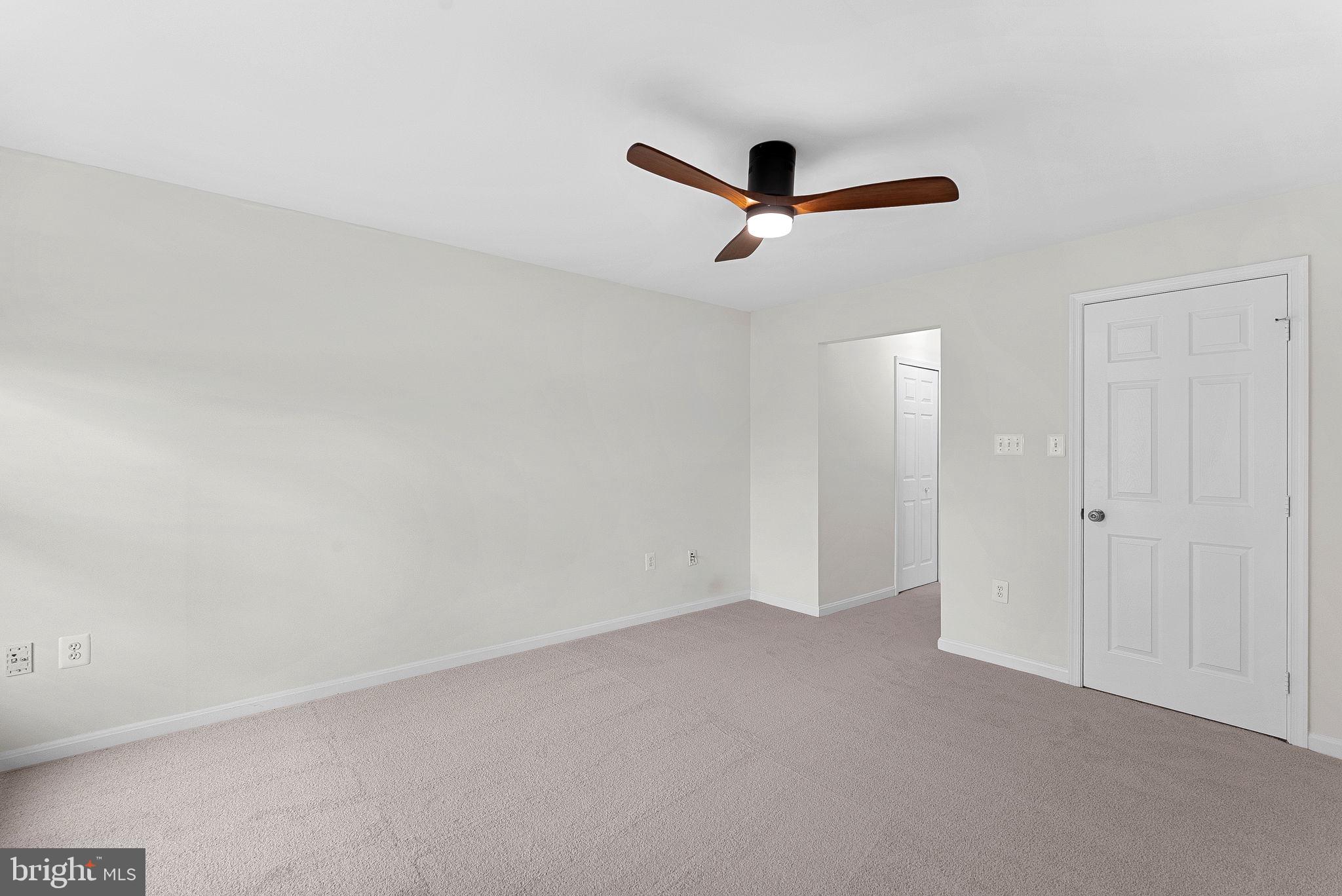 LAKESHORE CONDO - Residential