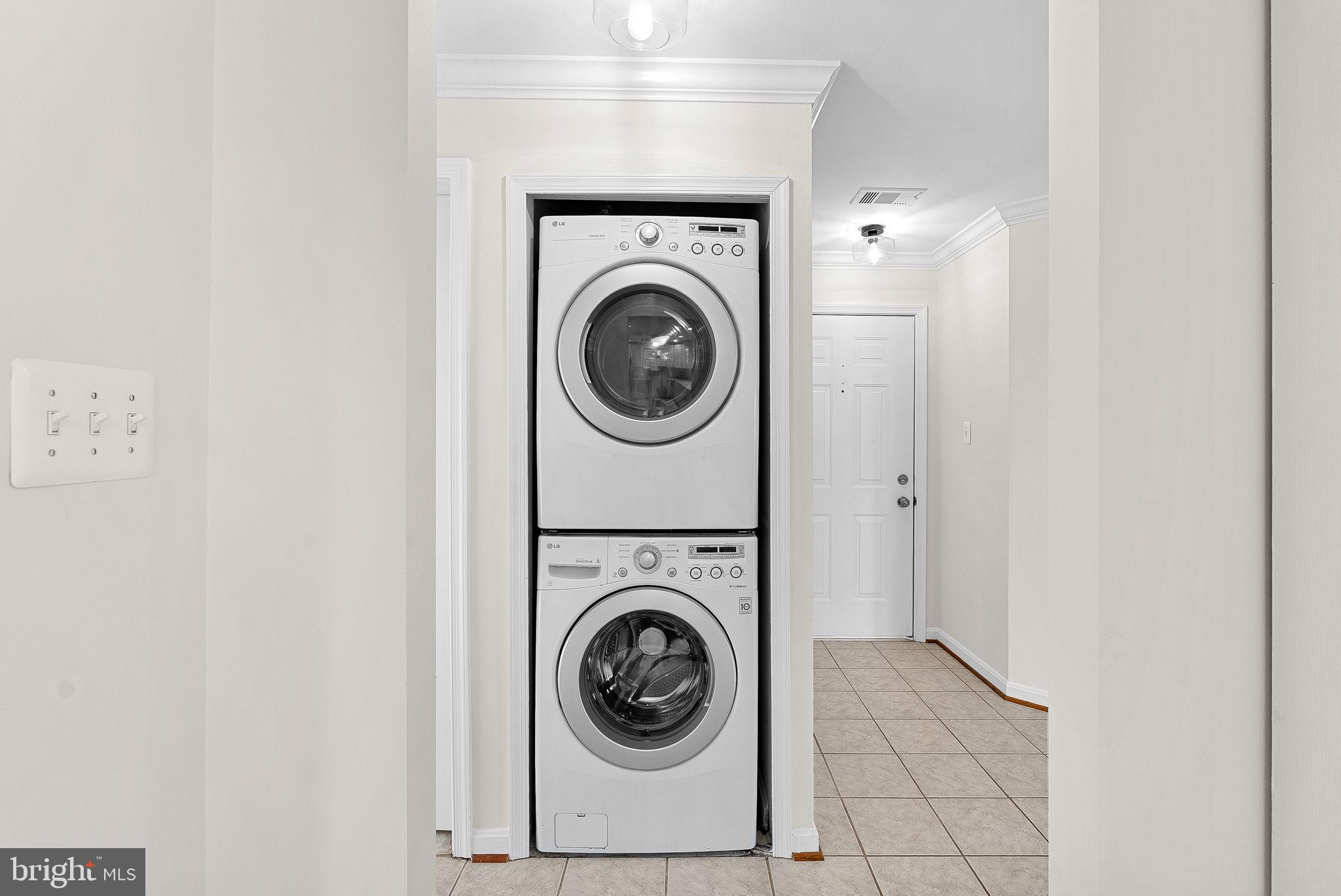 LAKESHORE CONDO - Residential