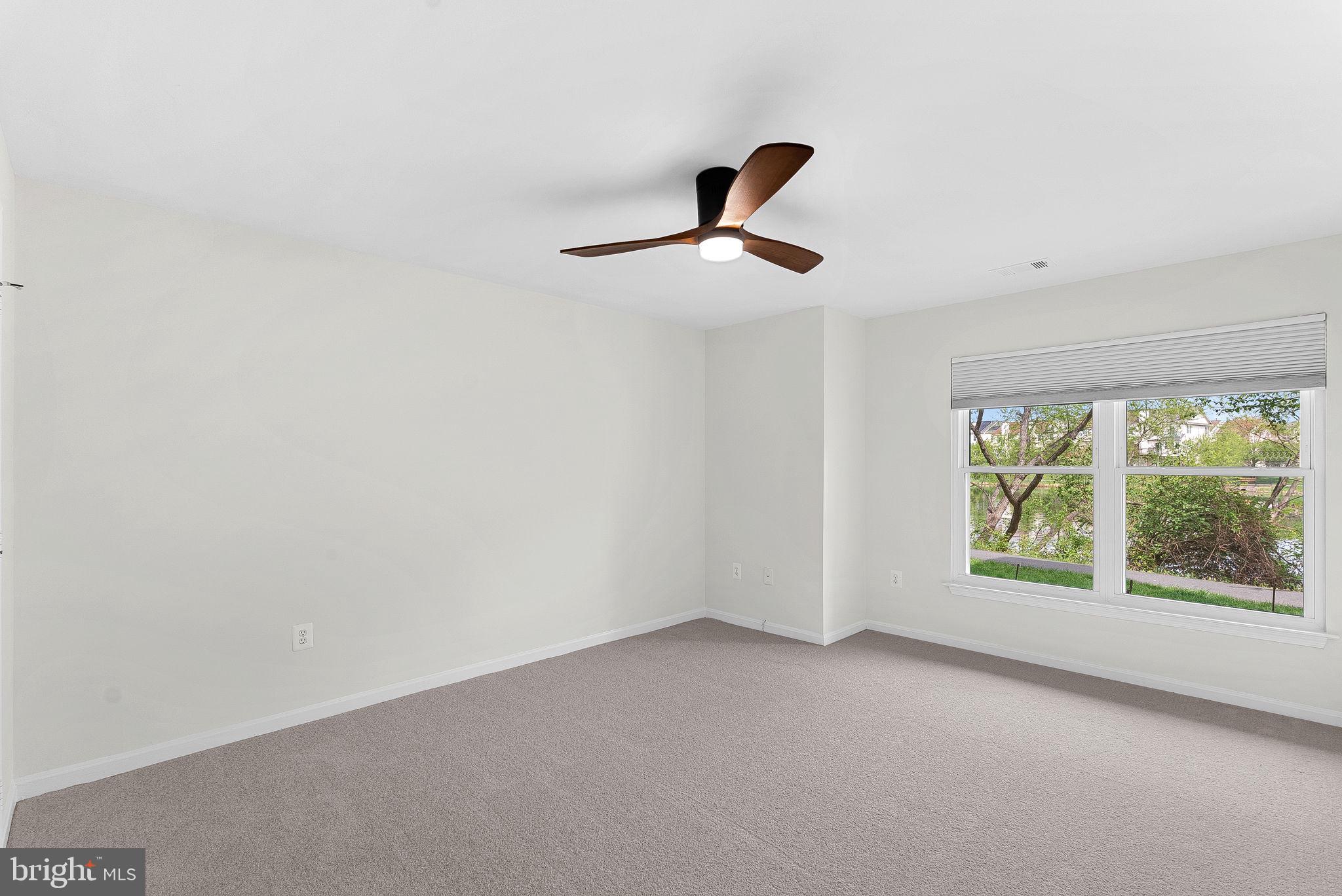 LAKESHORE CONDO - Residential